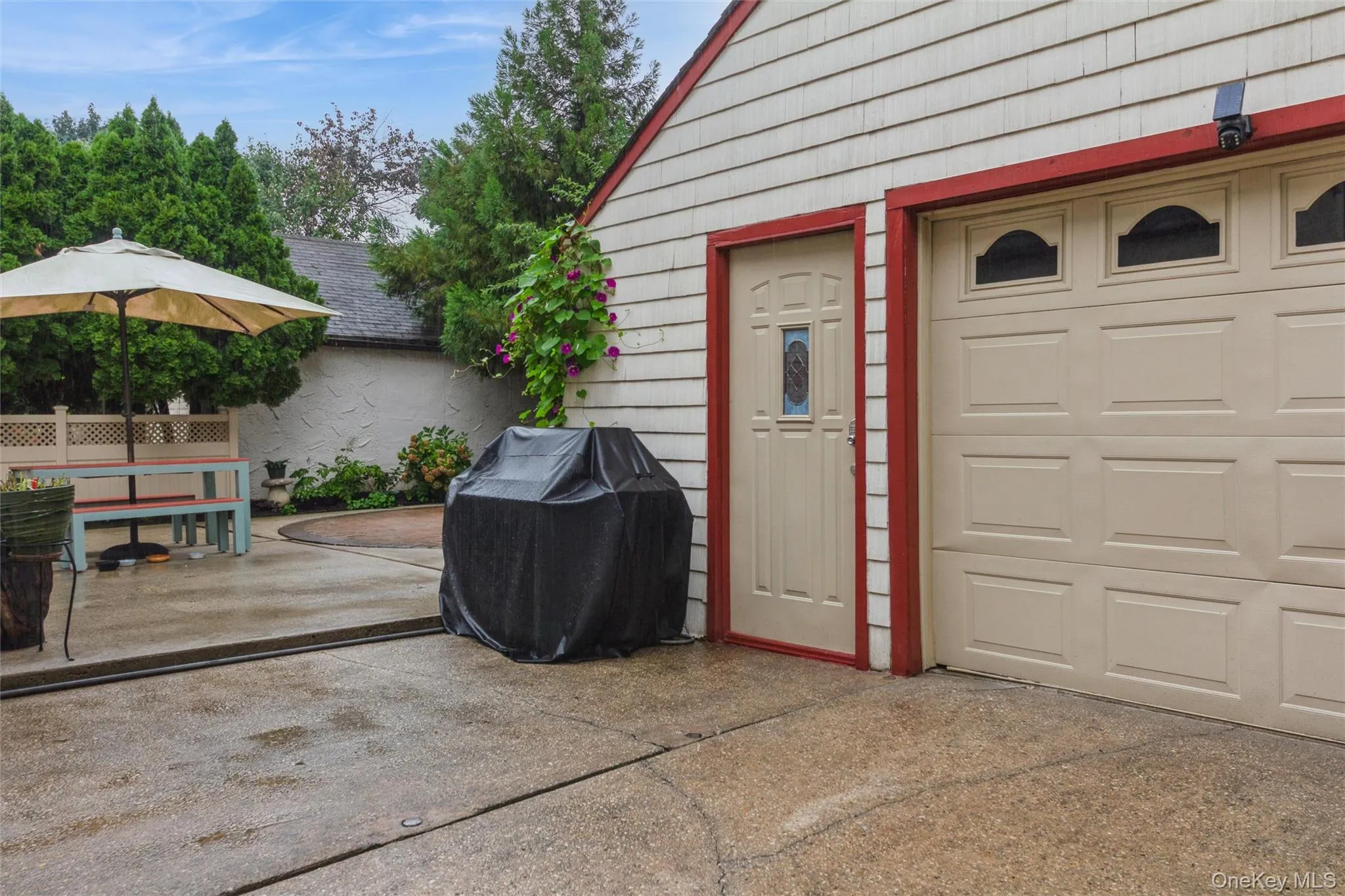 1 Car Garage/ Yard 1 Car Garage/ Yard