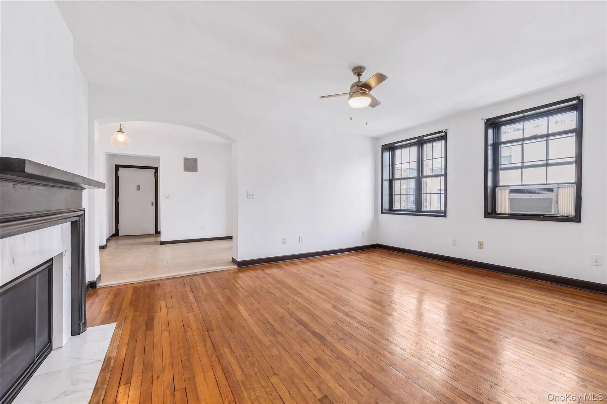 Virtually Cleared Living Room & Eat In Kitchen Virtually Cleared Living Room & Eat In Kitchen