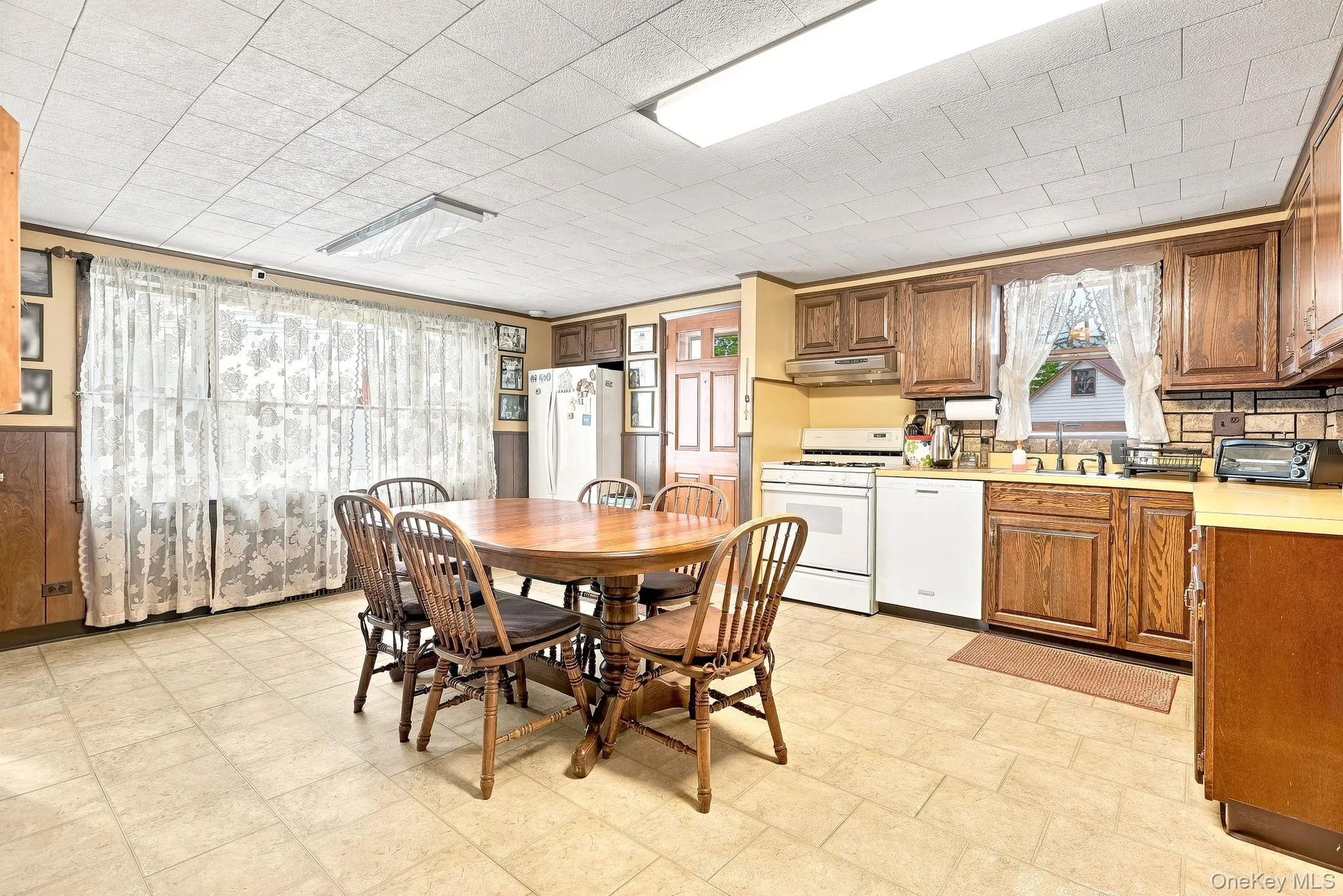 83 Brewster Avenue, Yonkers, NY, 2 Bedrooms Bedrooms, 6 Rooms Rooms,1 BathroomBathrooms,Residential,For Rent,Brewster,0,1046469 83 Brewster Avenue, Yonkers, NY, 2 Bedrooms Bedrooms, 6 Rooms Rooms,1 BathroomBathrooms,Residential,For Rent,Brewster,0,1046469