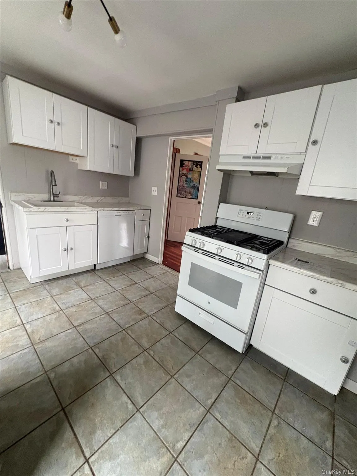 20 Van Buren Street, Warwick (town), NY, 3 Bedrooms Bedrooms, 6 Rooms Rooms,2 BathroomsBathrooms,Residential Lease,For Rent,Van Buren,0,1046471 20 Van Buren Street, Warwick (town), NY, 3 Bedrooms Bedrooms, 6 Rooms Rooms,2 BathroomsBathrooms,Residential Lease,For Rent,Van Buren,0,1046471