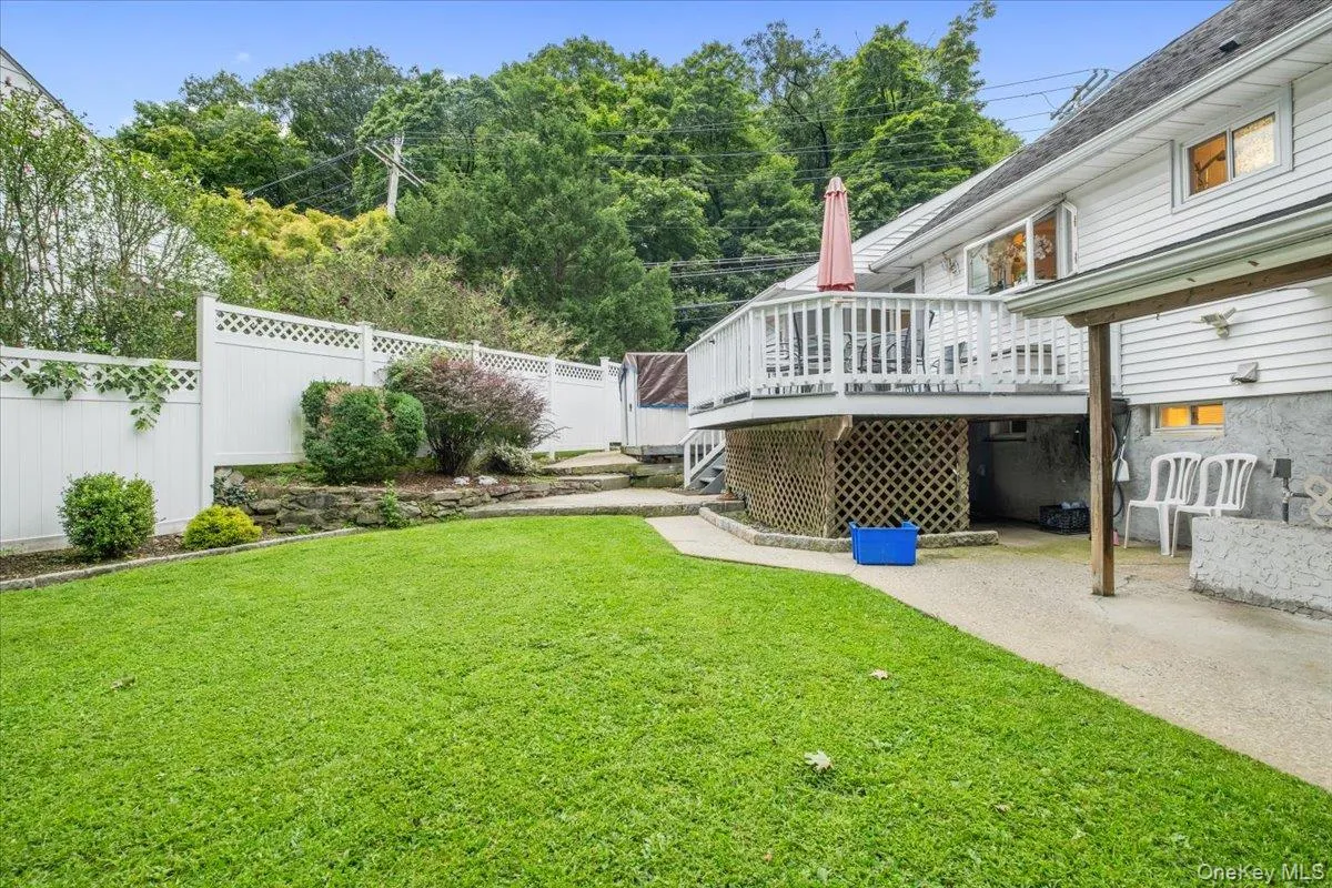 Fully fenced and manicured backyard. Fully fenced and manicured backyard.