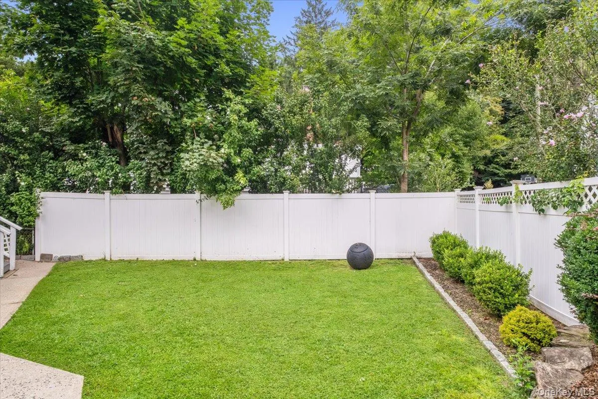 4 Briary Road, Greenburgh, NY, 4 Bedrooms Bedrooms, 6 Rooms Rooms,2 BathroomsBathrooms,Residential,For Rent,Briary,0,1046482 4 Briary Road, Greenburgh, NY, 4 Bedrooms Bedrooms, 6 Rooms Rooms,2 BathroomsBathrooms,Residential,For Rent,Briary,0,1046482