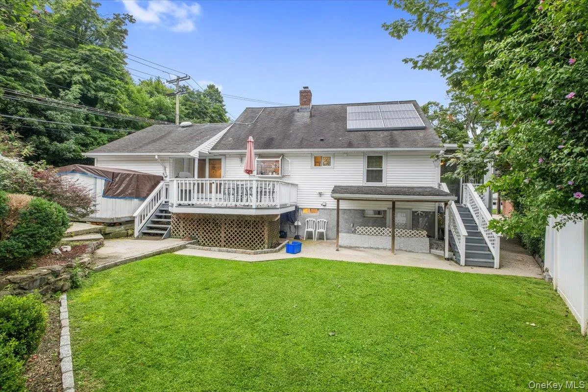 Fully fenced and manicured backyard. Fully fenced and manicured backyard.