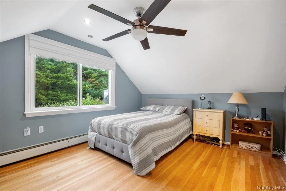 Third bedroom, located on second floor. Third bedroom, located on second floor.