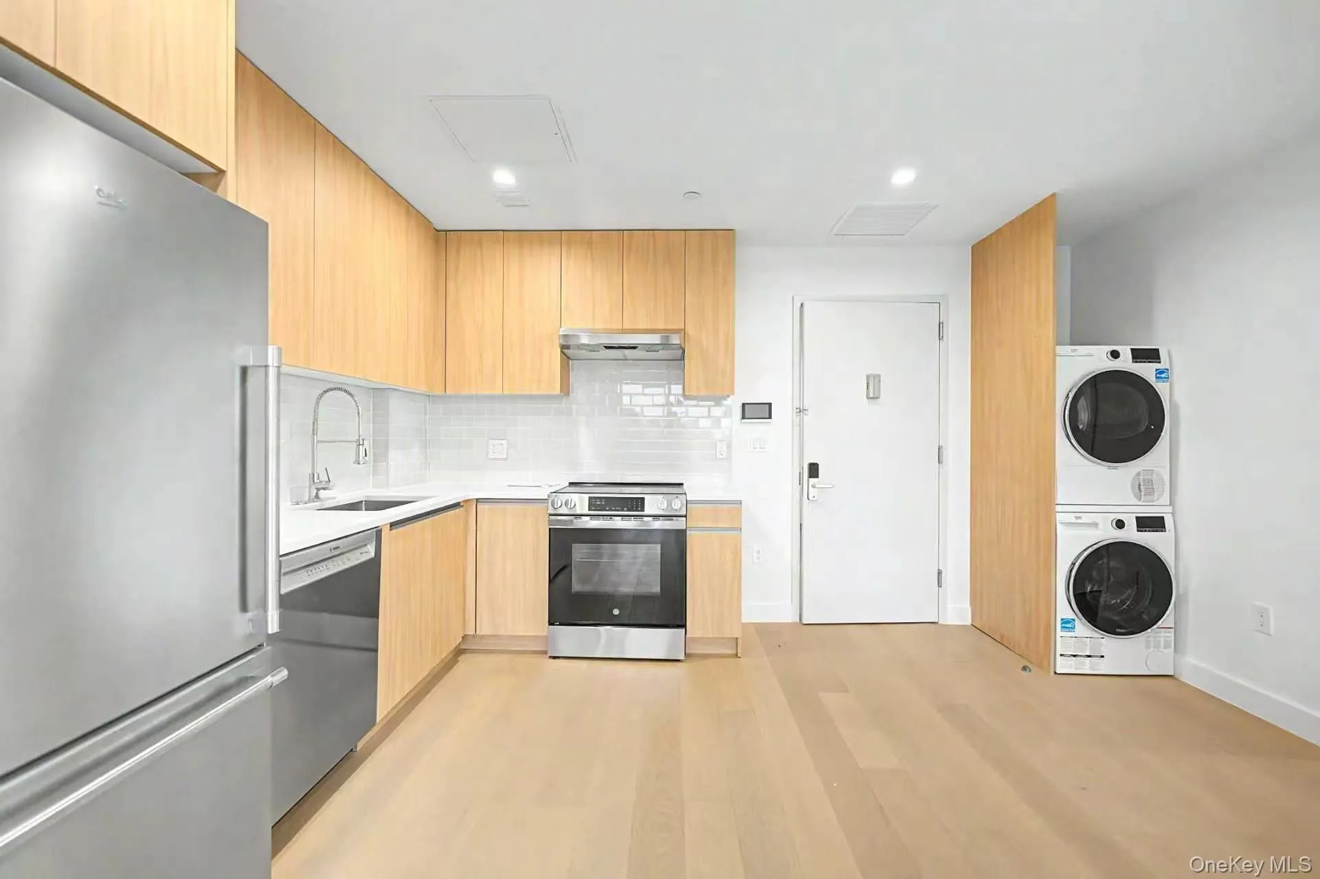 150-02 Northern Boulevard, New York, NY, 1 Bedroom Bedrooms, 3 Rooms Rooms,1 BathroomBathrooms,Residential,For Rent,Northern,0,1046491 150-02 Northern Boulevard, New York, NY, 1 Bedroom Bedrooms, 3 Rooms Rooms,1 BathroomBathrooms,Residential,For Rent,Northern,0,1046491