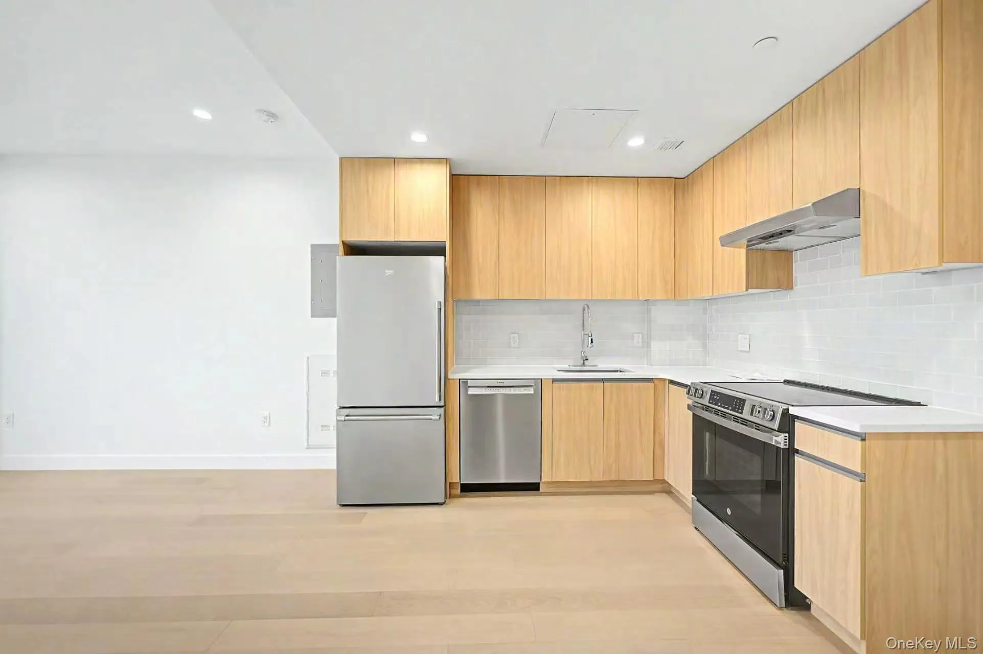 150-02 Northern Boulevard, New York, NY, 1 Bedroom Bedrooms, 3 Rooms Rooms,1 BathroomBathrooms,Residential,For Rent,Northern,0,1046491 150-02 Northern Boulevard, New York, NY, 1 Bedroom Bedrooms, 3 Rooms Rooms,1 BathroomBathrooms,Residential,For Rent,Northern,0,1046491