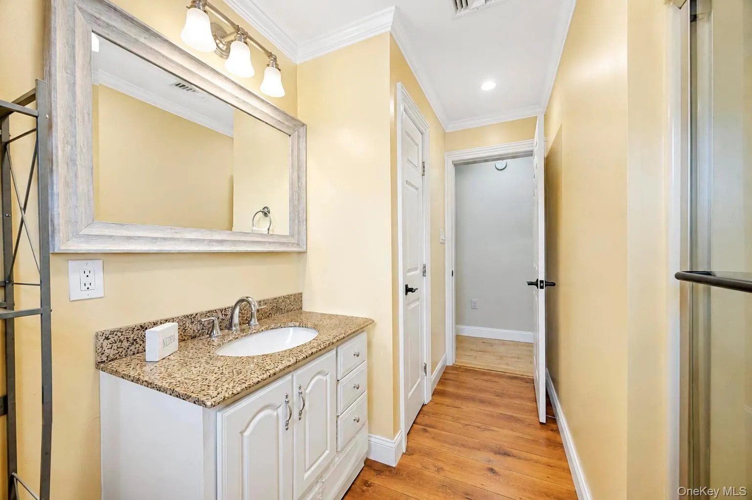 18 Hillcrest Road, Brookhaven, NY, 3 Bedrooms Bedrooms, 9 Rooms Rooms,1 BathroomBathrooms,Residential,For Rent,Hillcrest,0,1046492 18 Hillcrest Road, Brookhaven, NY, 3 Bedrooms Bedrooms, 9 Rooms Rooms,1 BathroomBathrooms,Residential,For Rent,Hillcrest,0,1046492
