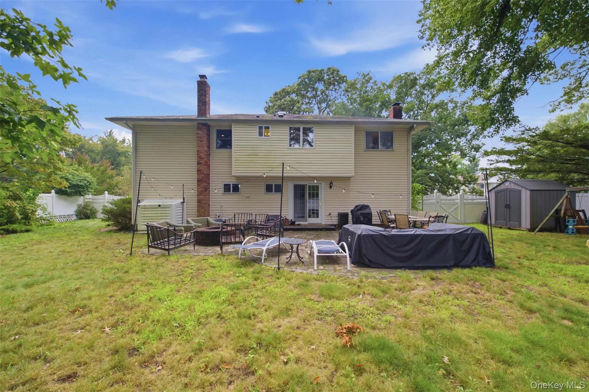 17 Jerome Street, Smithtown, NY, 4 Bedrooms Bedrooms, 8 Rooms Rooms,2 BathroomsBathrooms,Residential Lease,For Rent,Jerome,0,1046497 17 Jerome Street, Smithtown, NY, 4 Bedrooms Bedrooms, 8 Rooms Rooms,2 BathroomsBathrooms,Residential Lease,For Rent,Jerome,0,1046497