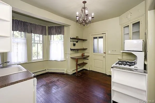332 Franklin Avenue, Oyster Bay, NY, 1 Bedroom Bedrooms, 3 Rooms Rooms,1 BathroomBathrooms,Residential Lease,For Rent,Franklin,0,1046508 332 Franklin Avenue, Oyster Bay, NY, 1 Bedroom Bedrooms, 3 Rooms Rooms,1 BathroomBathrooms,Residential Lease,For Rent,Franklin,0,1046508
