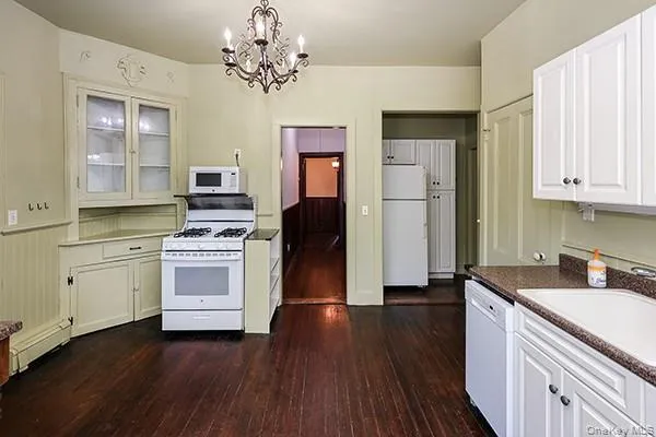 332 Franklin Avenue, Oyster Bay, NY, 1 Bedroom Bedrooms, 3 Rooms Rooms,1 BathroomBathrooms,Residential Lease,For Rent,Franklin,0,1046508 332 Franklin Avenue, Oyster Bay, NY, 1 Bedroom Bedrooms, 3 Rooms Rooms,1 BathroomBathrooms,Residential Lease,For Rent,Franklin,0,1046508