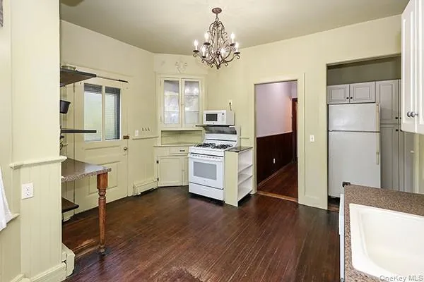 332 Franklin Avenue, Oyster Bay, NY, 1 Bedroom Bedrooms, 3 Rooms Rooms,1 BathroomBathrooms,Residential Lease,For Rent,Franklin,0,1046508 332 Franklin Avenue, Oyster Bay, NY, 1 Bedroom Bedrooms, 3 Rooms Rooms,1 BathroomBathrooms,Residential Lease,For Rent,Franklin,0,1046508