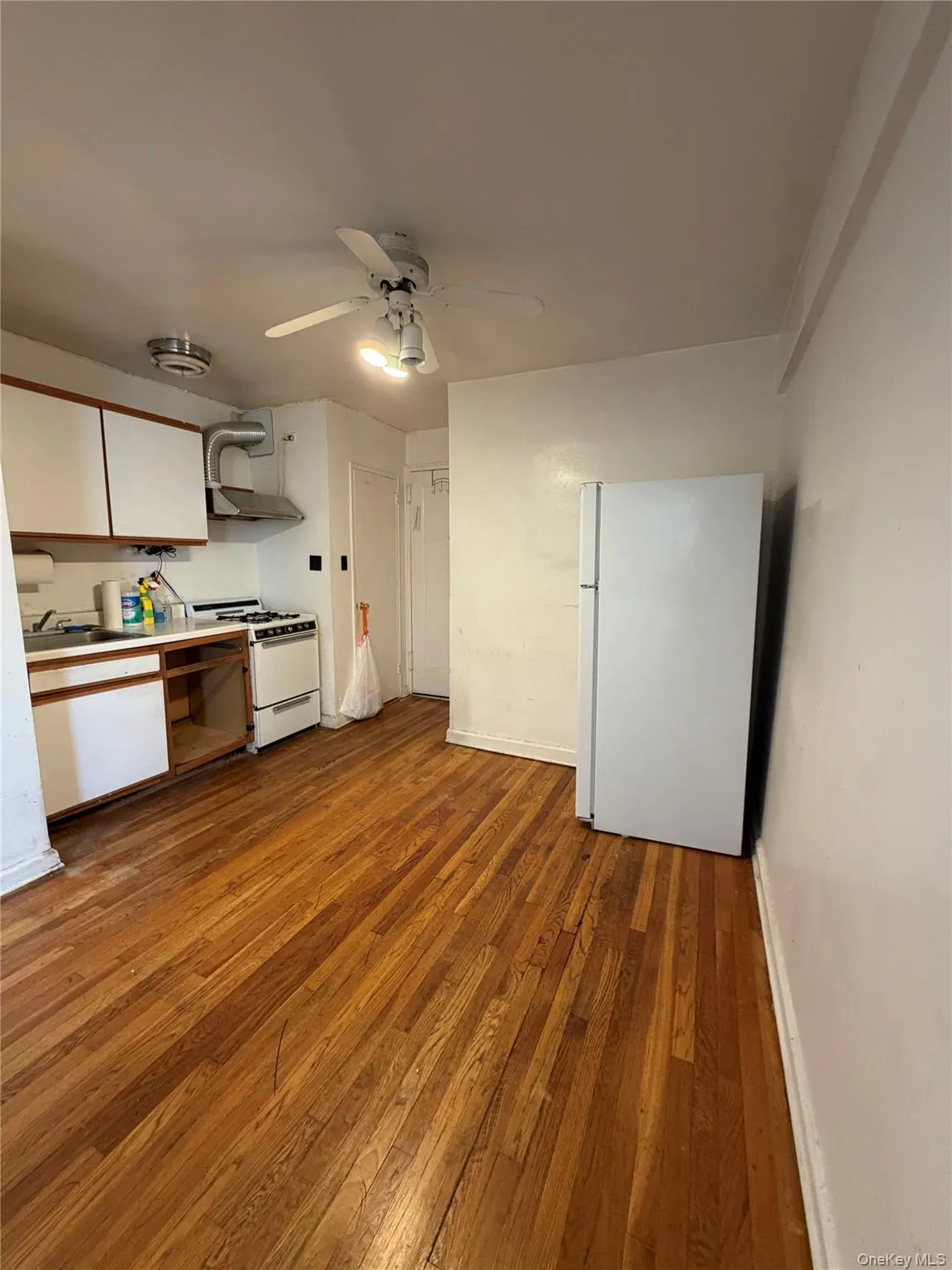 42-45 Kissena Boulevard, New York, NY, 1 Room Rooms,1 BathroomBathrooms,Residential,For Rent,Kissena Boulevard,0,1046511 42-45 Kissena Boulevard, New York, NY, 1 Room Rooms,1 BathroomBathrooms,Residential,For Rent,Kissena Boulevard,0,1046511