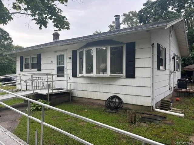 51 Hinda Boulevard, Riverhead, NY, 3 Bedrooms Bedrooms, 5 Rooms Rooms,1 BathroomBathrooms,Residential,For Rent,Hinda,0,1046534 51 Hinda Boulevard, Riverhead, NY, 3 Bedrooms Bedrooms, 5 Rooms Rooms,1 BathroomBathrooms,Residential,For Rent,Hinda,0,1046534