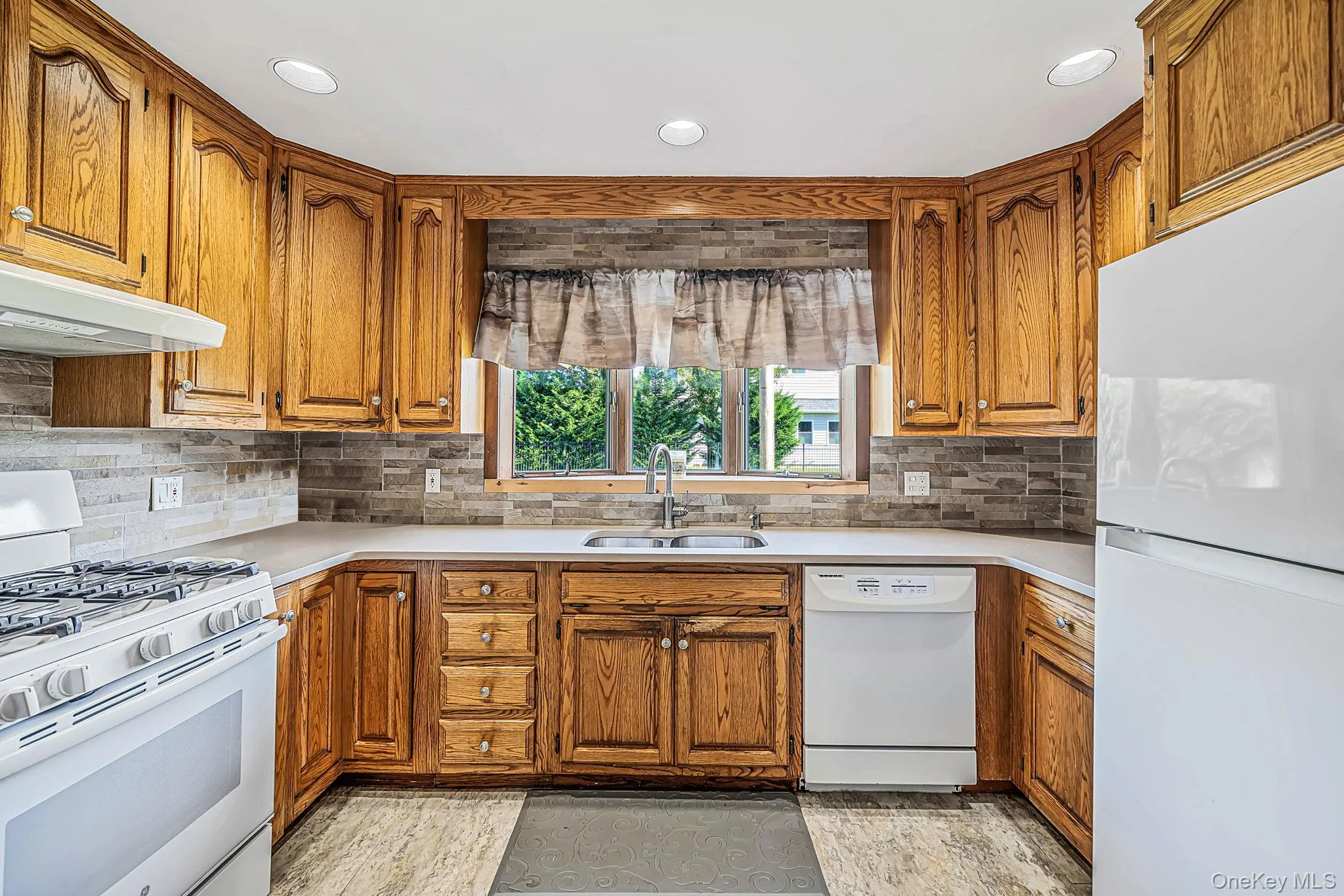 49 Seafield Lane, Islip, NY, 4 Bedrooms Bedrooms, 9 Rooms Rooms,2 BathroomsBathrooms,Residential,For Rent,Seafield,0,1046542 49 Seafield Lane, Islip, NY, 4 Bedrooms Bedrooms, 9 Rooms Rooms,2 BathroomsBathrooms,Residential,For Rent,Seafield,0,1046542