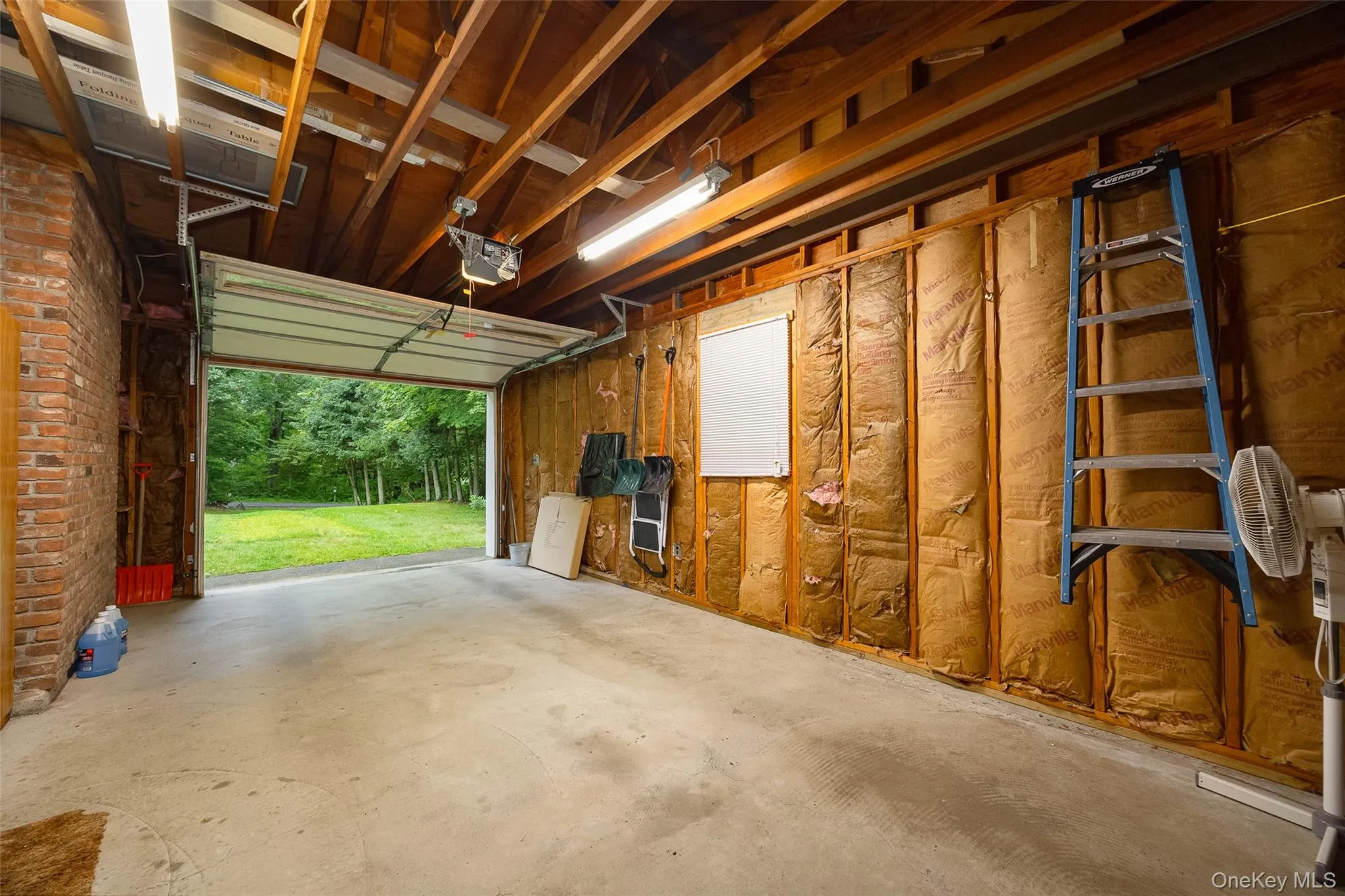 Garage. Garage.