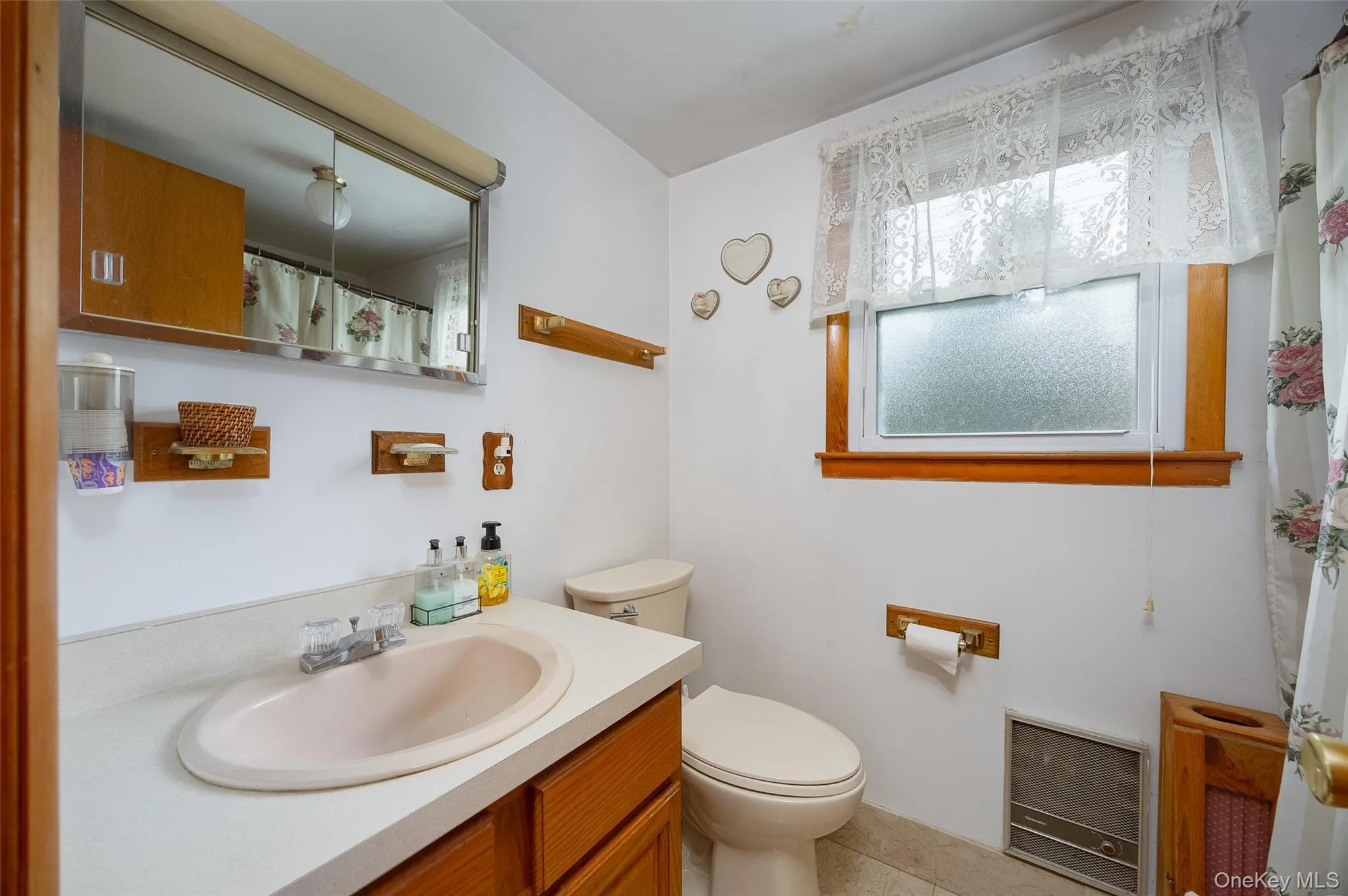 Upstairs bathroom. Upstairs bathroom.