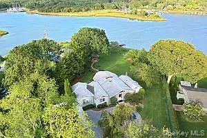 7 S Pond Road, East Hampton, New York 11937