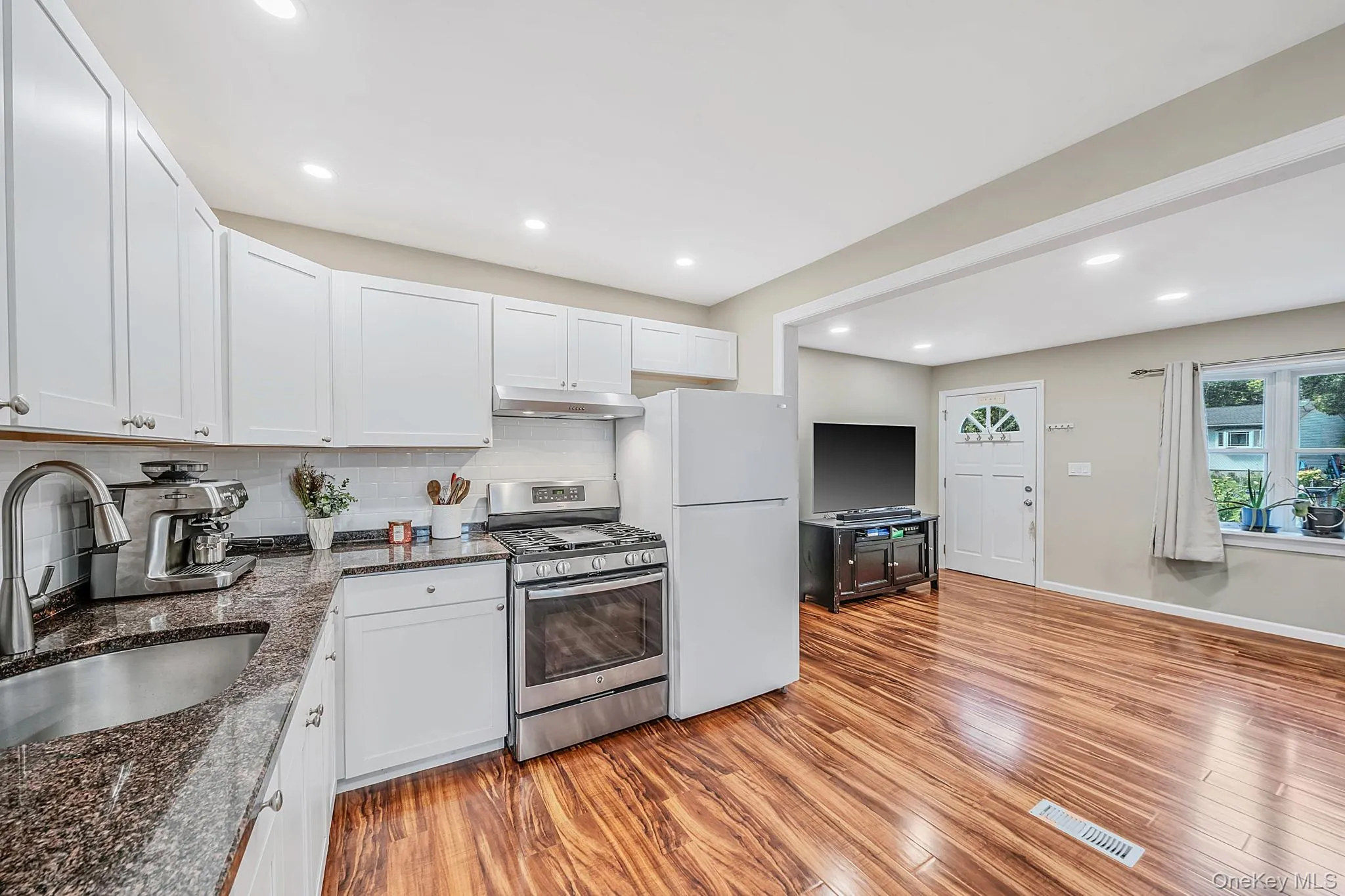 12 Allanwood Drive, Brookhaven, NY, 3 Bedrooms Bedrooms, 6 Rooms Rooms,1 BathroomBathrooms,Residential,For Rent,Allanwood,0,1046565 12 Allanwood Drive, Brookhaven, NY, 3 Bedrooms Bedrooms, 6 Rooms Rooms,1 BathroomBathrooms,Residential,For Rent,Allanwood,0,1046565