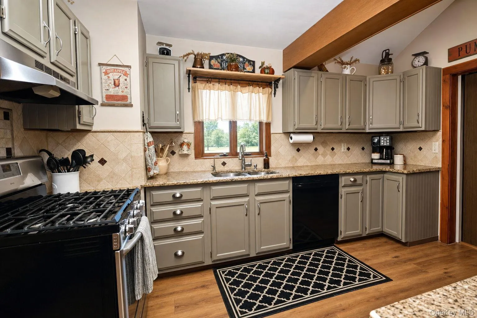 8 Budd Avenue, Middletown, NY, 3 Bedrooms Bedrooms, 8 Rooms Rooms,1 BathroomBathrooms,Residential,For Rent,Budd,0,1046566 8 Budd Avenue, Middletown, NY, 3 Bedrooms Bedrooms, 8 Rooms Rooms,1 BathroomBathrooms,Residential,For Rent,Budd,0,1046566
