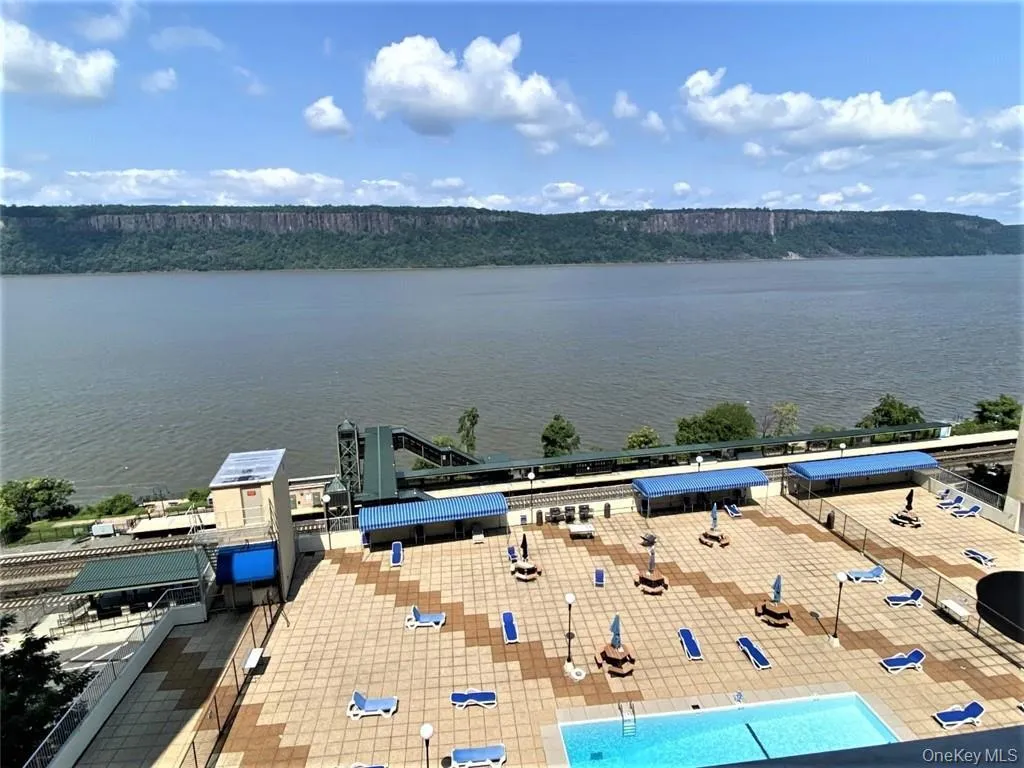 Sundeck Sundeck