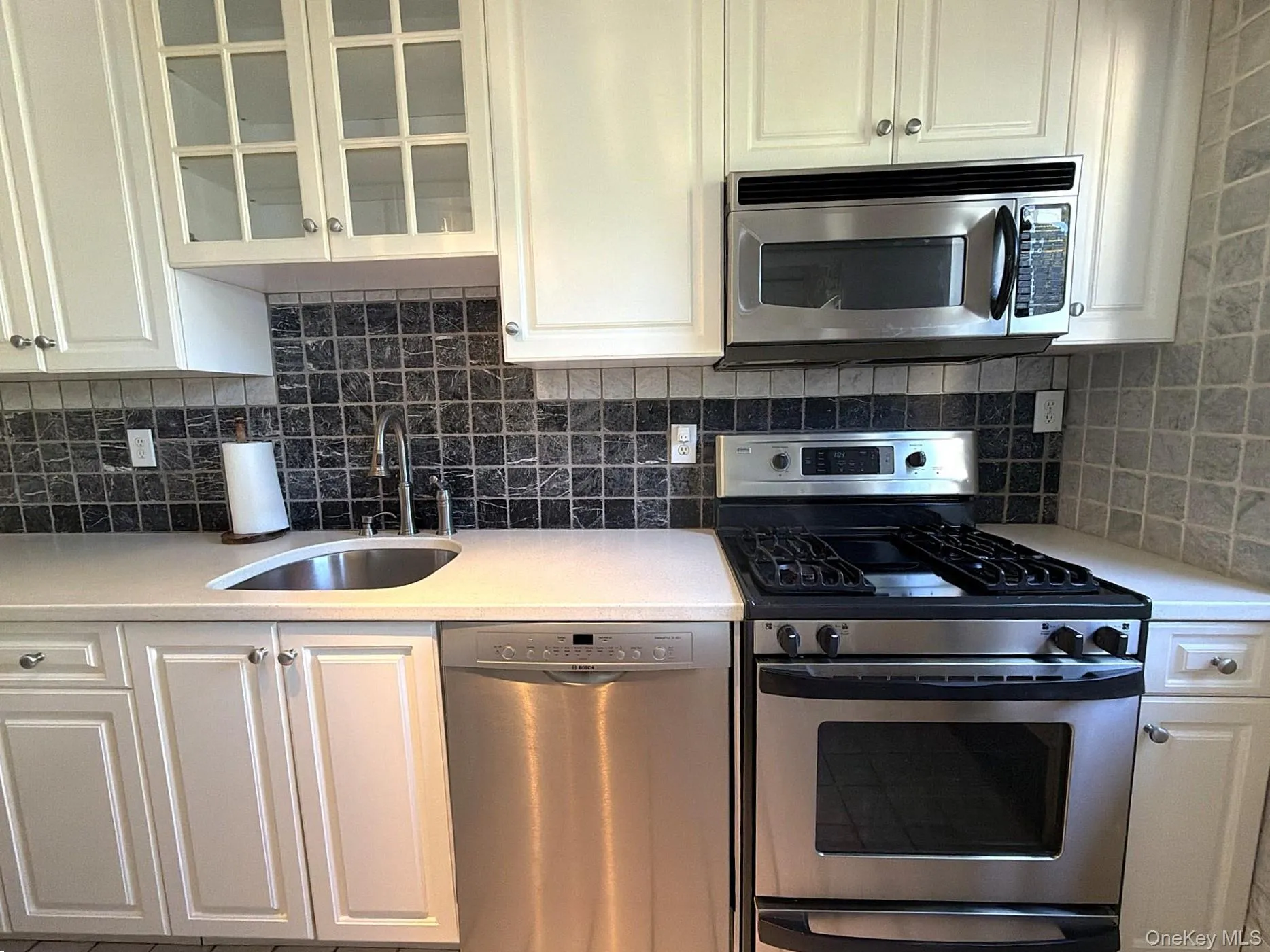 1085 Warburton Avenue, Yonkers, NY, 2 Bedrooms Bedrooms, 4 Rooms Rooms,1 BathroomBathrooms,Residential,For Rent,Warburton,0,1046570 1085 Warburton Avenue, Yonkers, NY, 2 Bedrooms Bedrooms, 4 Rooms Rooms,1 BathroomBathrooms,Residential,For Rent,Warburton,0,1046570
