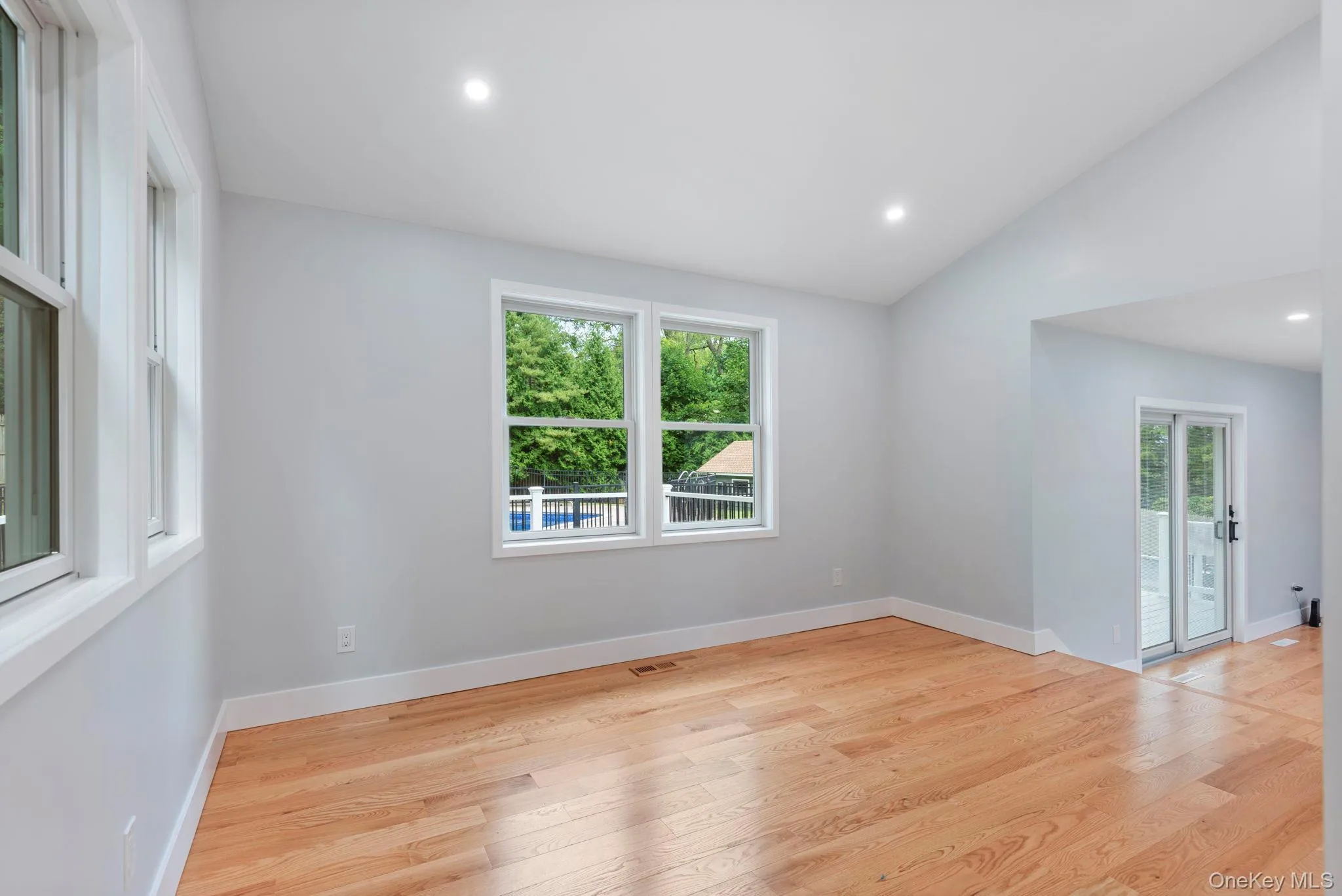 40 Lakeside Drive, Huntington, NY, 4 Bedrooms Bedrooms, 7 Rooms Rooms,3 BathroomsBathrooms,Residential,For Rent,Lakeside,0,1046573 40 Lakeside Drive, Huntington, NY, 4 Bedrooms Bedrooms, 7 Rooms Rooms,3 BathroomsBathrooms,Residential,For Rent,Lakeside,0,1046573