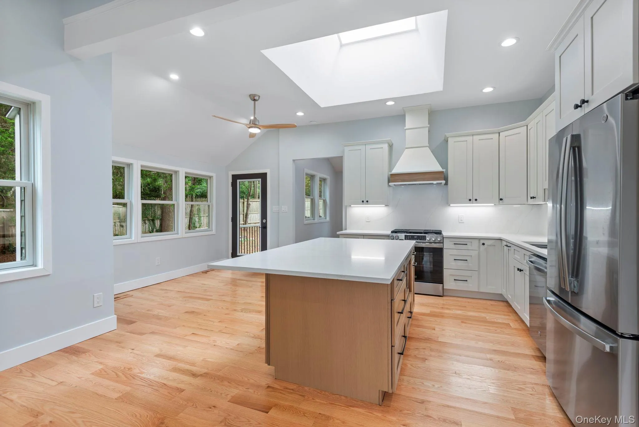 40 Lakeside Drive, Huntington, NY, 4 Bedrooms Bedrooms, 7 Rooms Rooms,3 BathroomsBathrooms,Residential,For Rent,Lakeside,0,1046573 40 Lakeside Drive, Huntington, NY, 4 Bedrooms Bedrooms, 7 Rooms Rooms,3 BathroomsBathrooms,Residential,For Rent,Lakeside,0,1046573