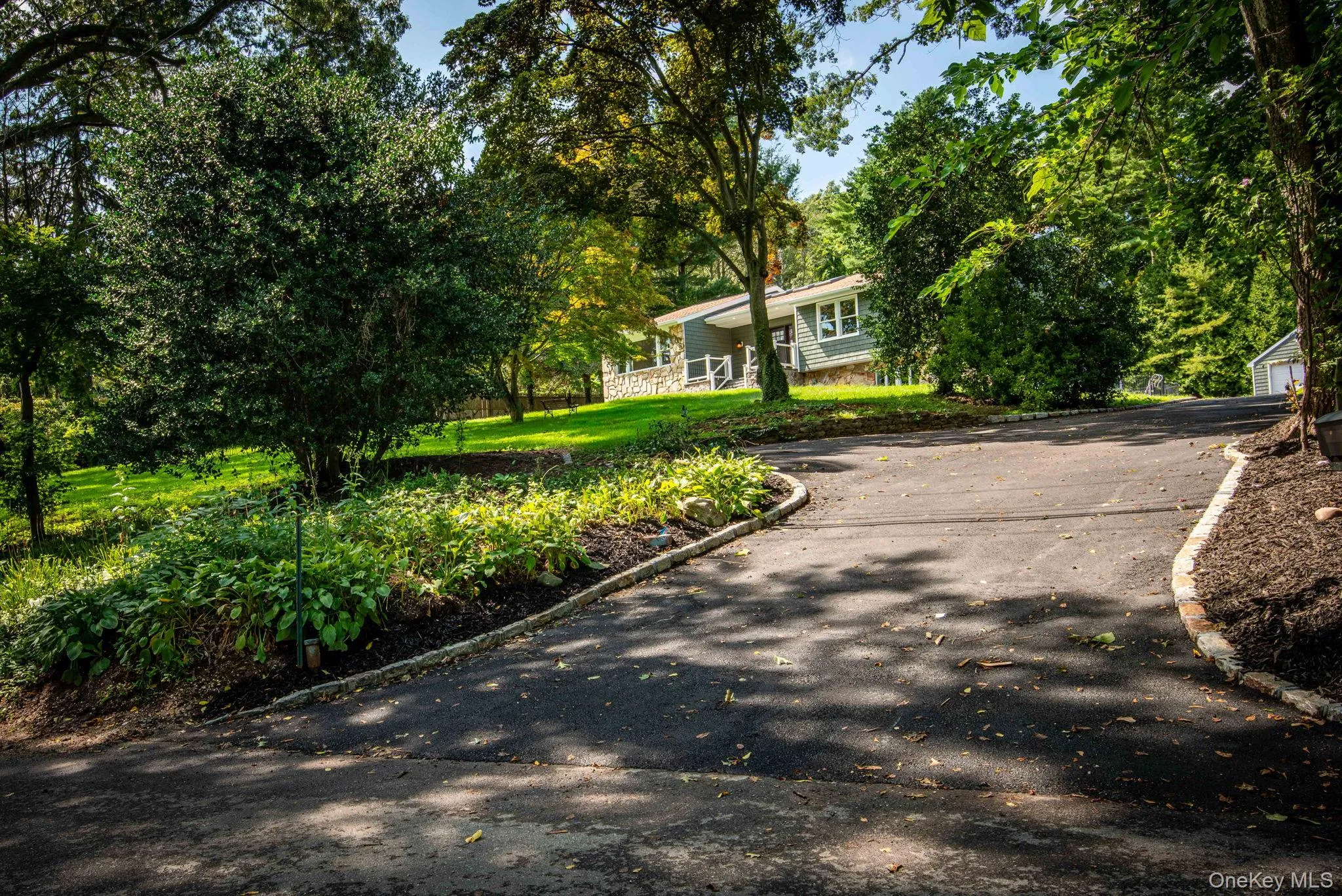 40 Lakeside Drive, Huntington, NY, 4 Bedrooms Bedrooms, 7 Rooms Rooms,3 BathroomsBathrooms,Residential,For Rent,Lakeside,0,1046573 40 Lakeside Drive, Huntington, NY, 4 Bedrooms Bedrooms, 7 Rooms Rooms,3 BathroomsBathrooms,Residential,For Rent,Lakeside,0,1046573