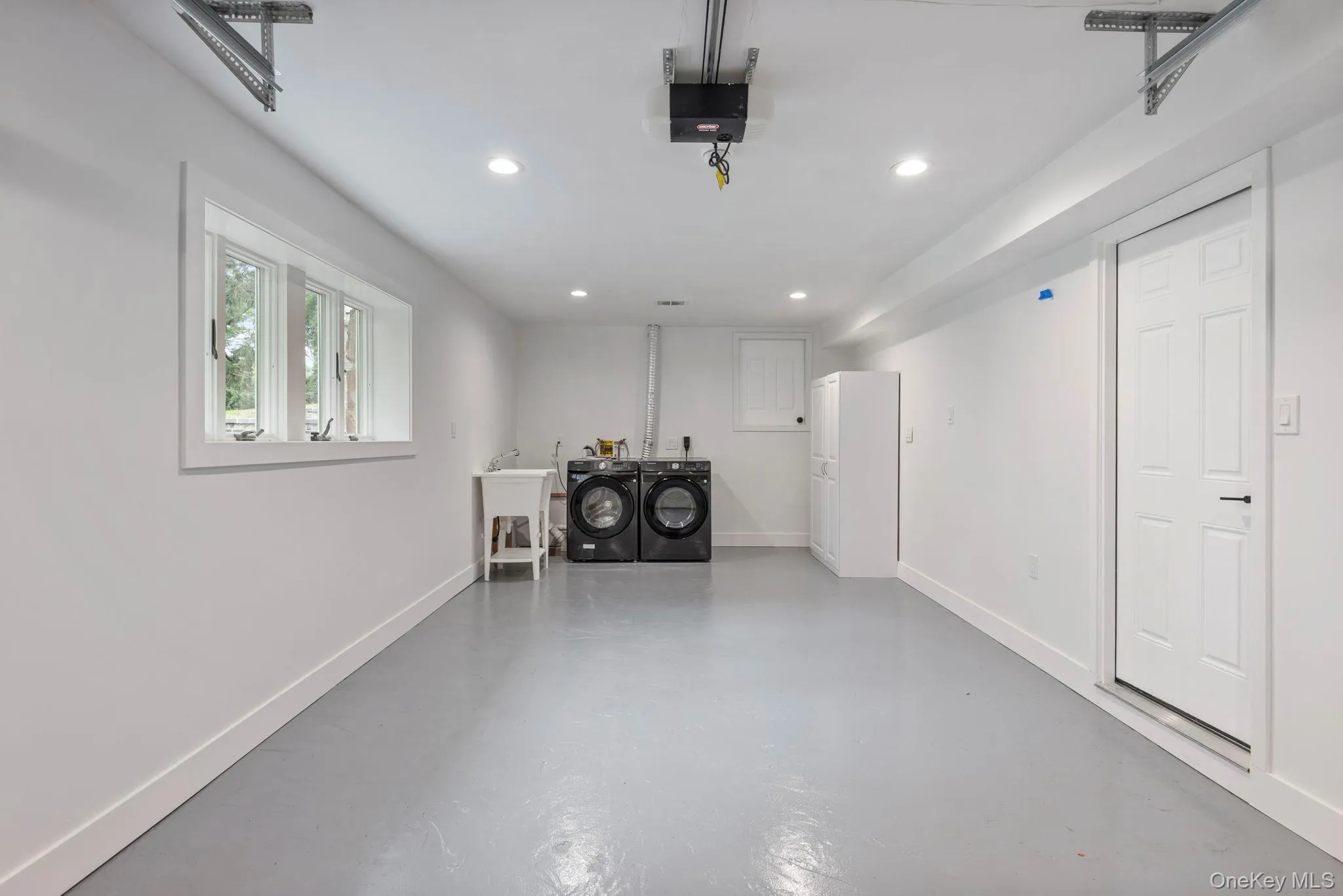 40 Lakeside Drive, Huntington, NY, 4 Bedrooms Bedrooms, 7 Rooms Rooms,3 BathroomsBathrooms,Residential,For Rent,Lakeside,0,1046573 40 Lakeside Drive, Huntington, NY, 4 Bedrooms Bedrooms, 7 Rooms Rooms,3 BathroomsBathrooms,Residential,For Rent,Lakeside,0,1046573