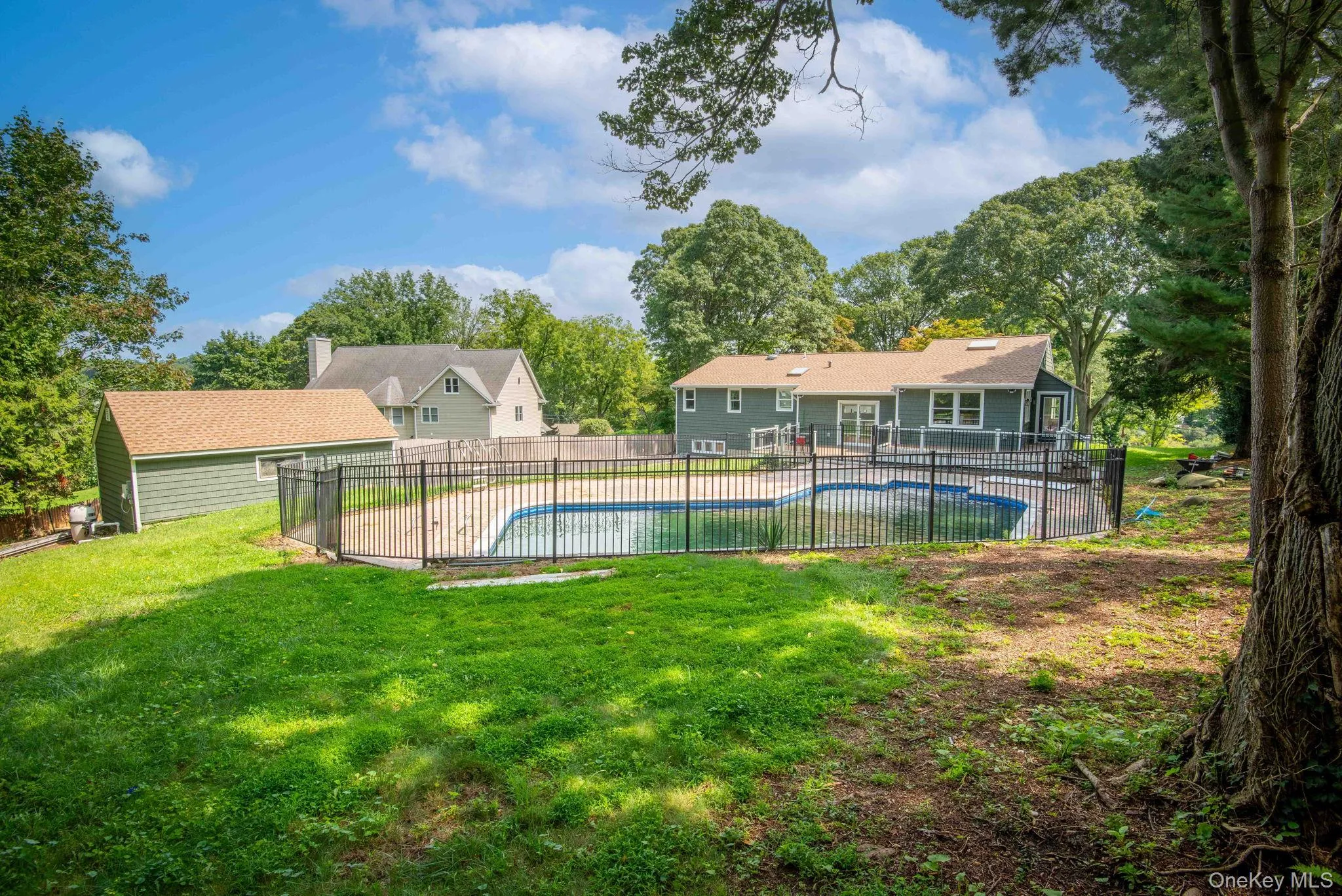 40 Lakeside Drive, Huntington, NY, 4 Bedrooms Bedrooms, 7 Rooms Rooms,3 BathroomsBathrooms,Residential,For Rent,Lakeside,0,1046573 40 Lakeside Drive, Huntington, NY, 4 Bedrooms Bedrooms, 7 Rooms Rooms,3 BathroomsBathrooms,Residential,For Rent,Lakeside,0,1046573