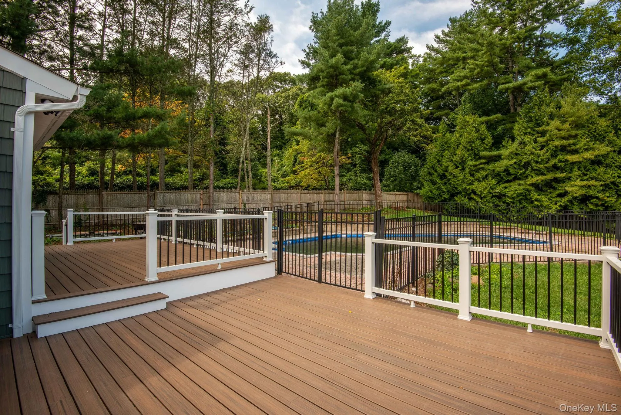 40 Lakeside Drive, Huntington, NY, 4 Bedrooms Bedrooms, 7 Rooms Rooms,3 BathroomsBathrooms,Residential,For Rent,Lakeside,0,1046573 40 Lakeside Drive, Huntington, NY, 4 Bedrooms Bedrooms, 7 Rooms Rooms,3 BathroomsBathrooms,Residential,For Rent,Lakeside,0,1046573