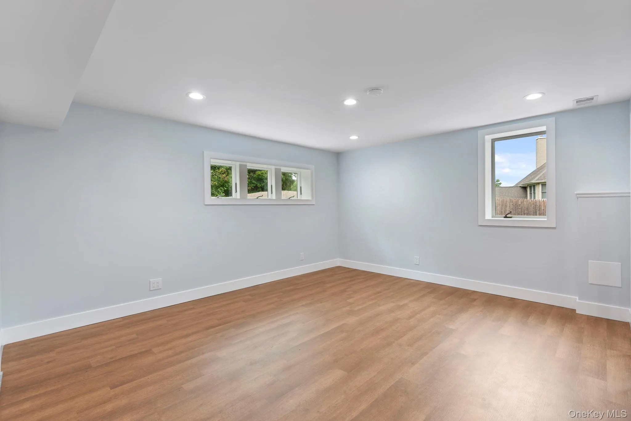 40 Lakeside Drive, Huntington, NY, 4 Bedrooms Bedrooms, 7 Rooms Rooms,3 BathroomsBathrooms,Residential,For Rent,Lakeside,0,1046573 40 Lakeside Drive, Huntington, NY, 4 Bedrooms Bedrooms, 7 Rooms Rooms,3 BathroomsBathrooms,Residential,For Rent,Lakeside,0,1046573