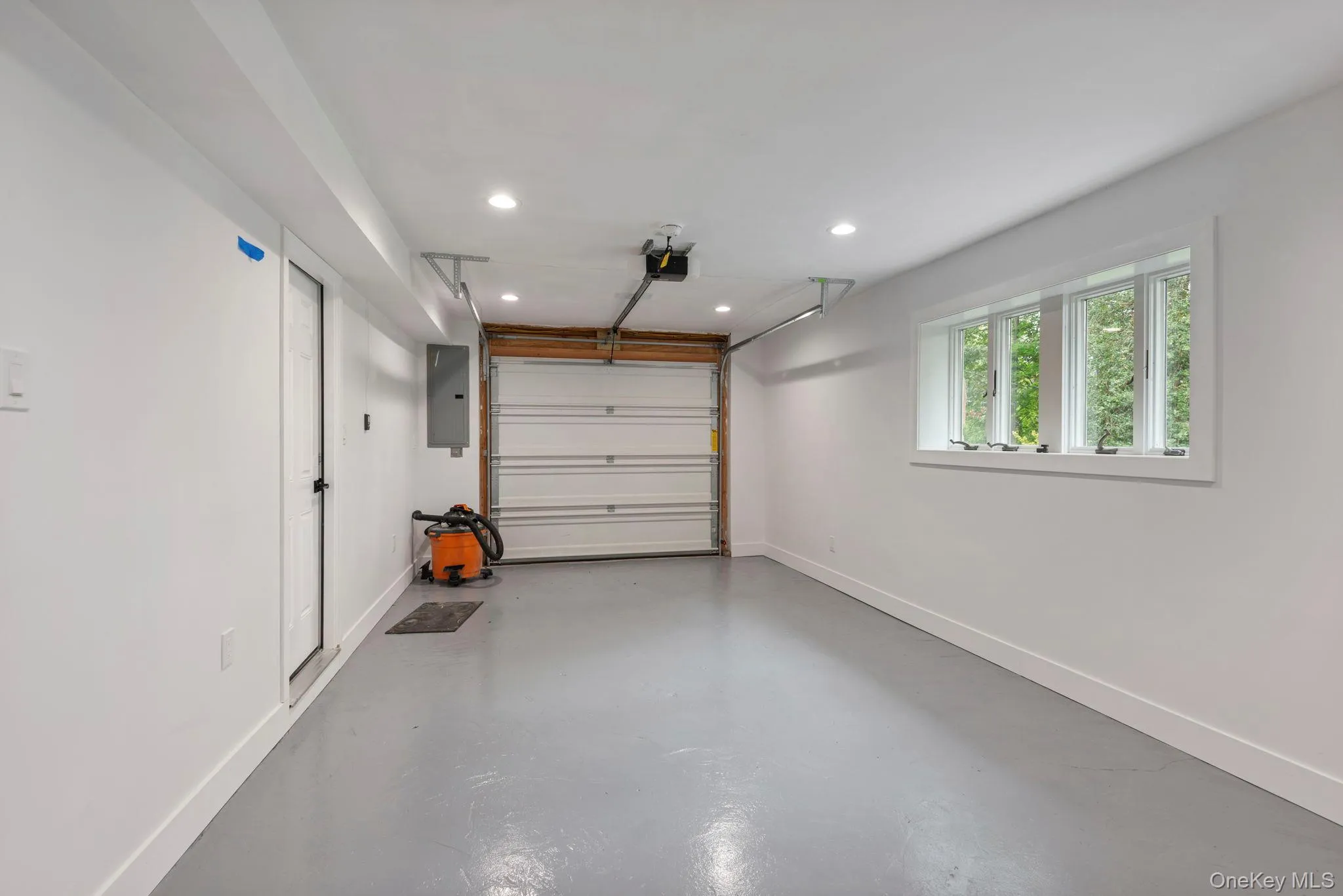40 Lakeside Drive, Huntington, NY, 4 Bedrooms Bedrooms, 7 Rooms Rooms,3 BathroomsBathrooms,Residential,For Rent,Lakeside,0,1046573 40 Lakeside Drive, Huntington, NY, 4 Bedrooms Bedrooms, 7 Rooms Rooms,3 BathroomsBathrooms,Residential,For Rent,Lakeside,0,1046573
