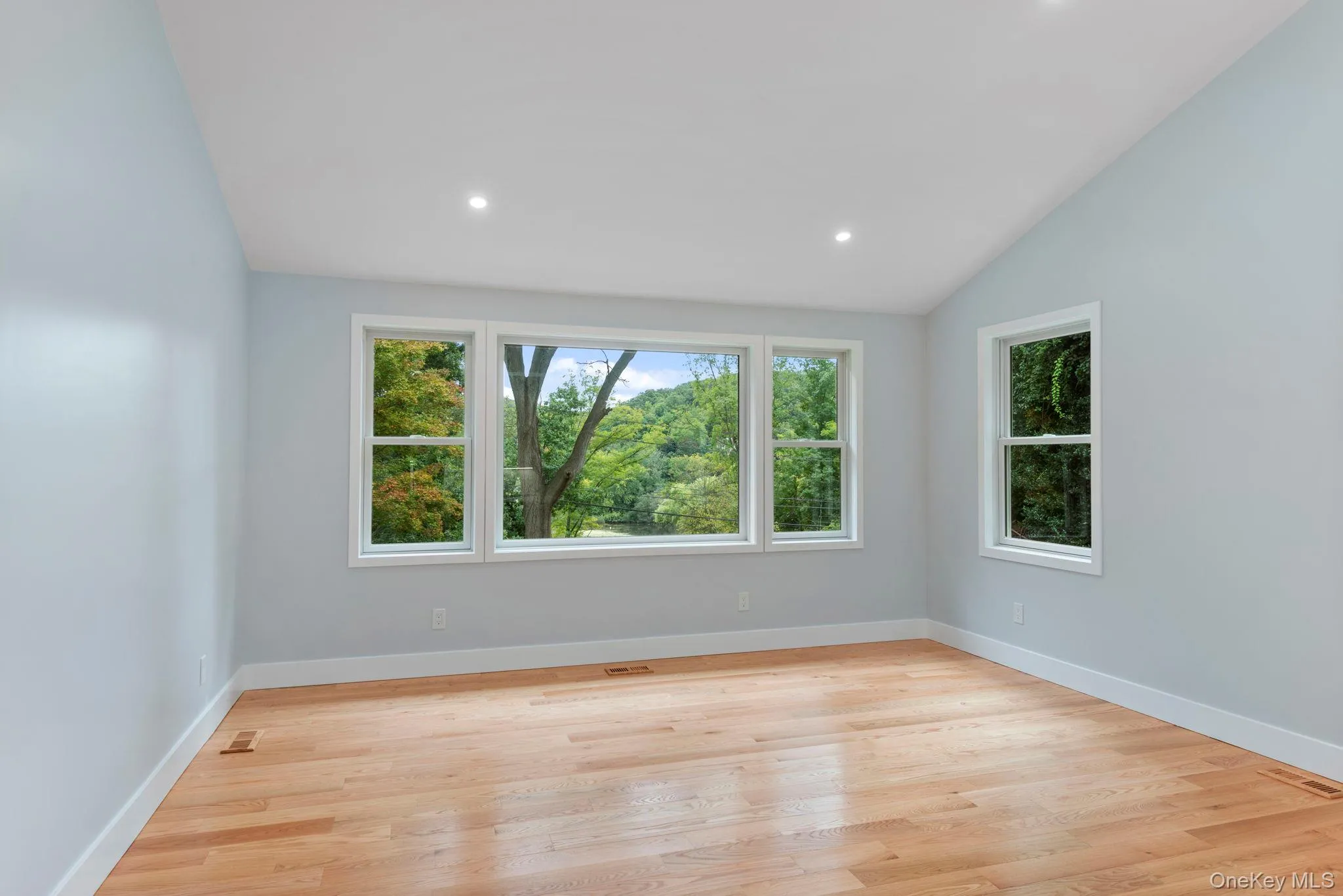 40 Lakeside Drive, Huntington, NY, 4 Bedrooms Bedrooms, 7 Rooms Rooms,3 BathroomsBathrooms,Residential,For Rent,Lakeside,0,1046573 40 Lakeside Drive, Huntington, NY, 4 Bedrooms Bedrooms, 7 Rooms Rooms,3 BathroomsBathrooms,Residential,For Rent,Lakeside,0,1046573