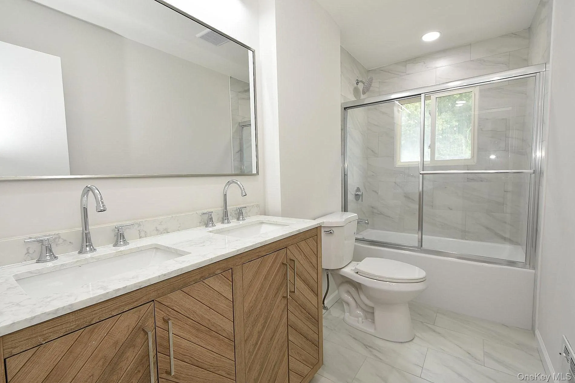 Full Bathroom upstairs Full Bathroom upstairs