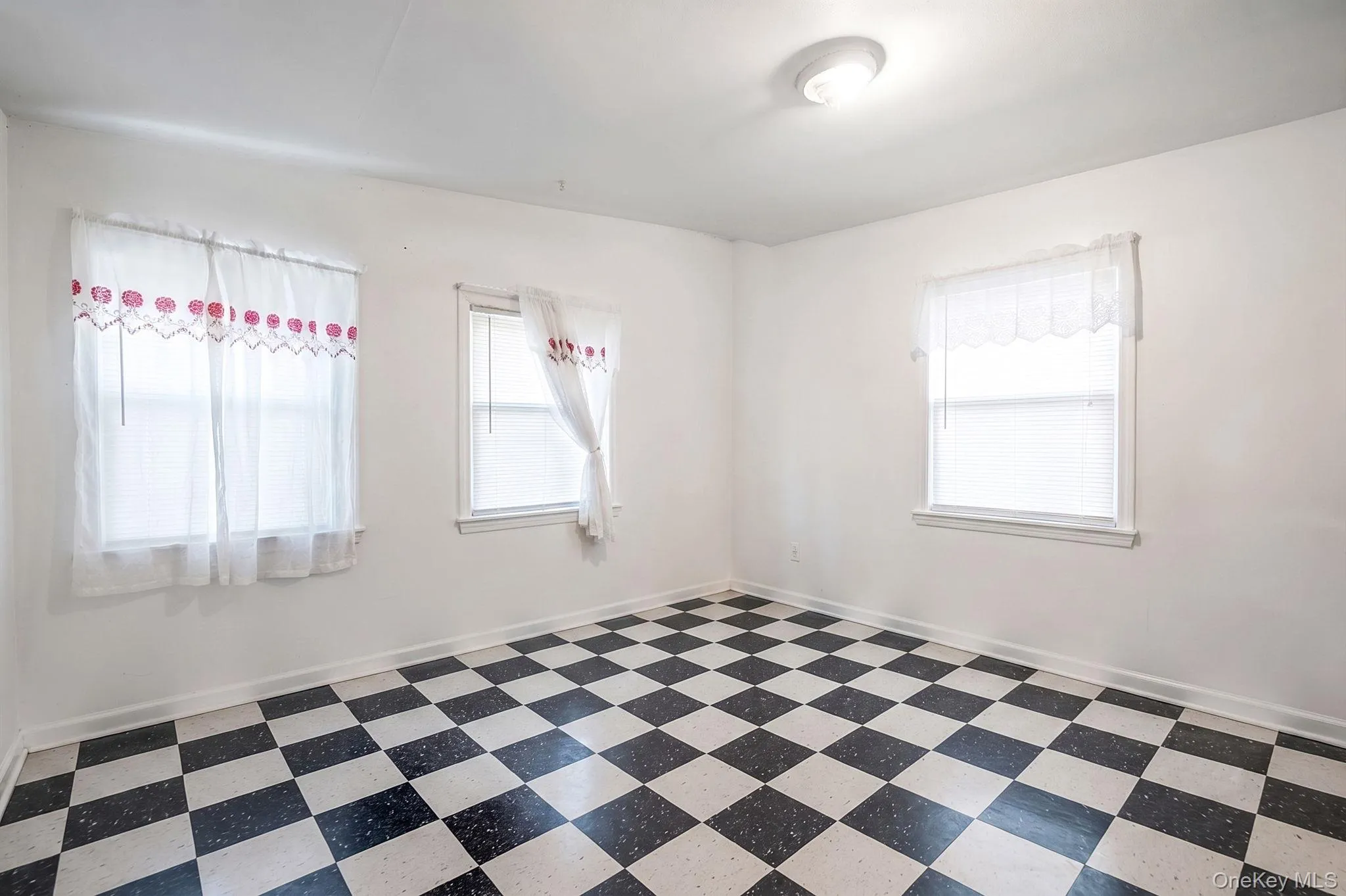 12 Robin Lane, Islip, NY, 4 Bedrooms Bedrooms, 12 Rooms Rooms,3 BathroomsBathrooms,Residential,For Rent,Robin,0,1046577 12 Robin Lane, Islip, NY, 4 Bedrooms Bedrooms, 12 Rooms Rooms,3 BathroomsBathrooms,Residential,For Rent,Robin,0,1046577