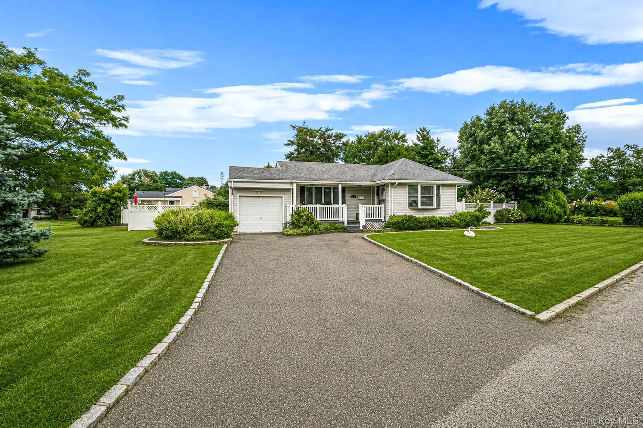 12 Robin Lane, Islip, NY, 4 Bedrooms Bedrooms, 12 Rooms Rooms,3 BathroomsBathrooms,Residential,For Rent,Robin,0,1046577 12 Robin Lane, Islip, NY, 4 Bedrooms Bedrooms, 12 Rooms Rooms,3 BathroomsBathrooms,Residential,For Rent,Robin,0,1046577