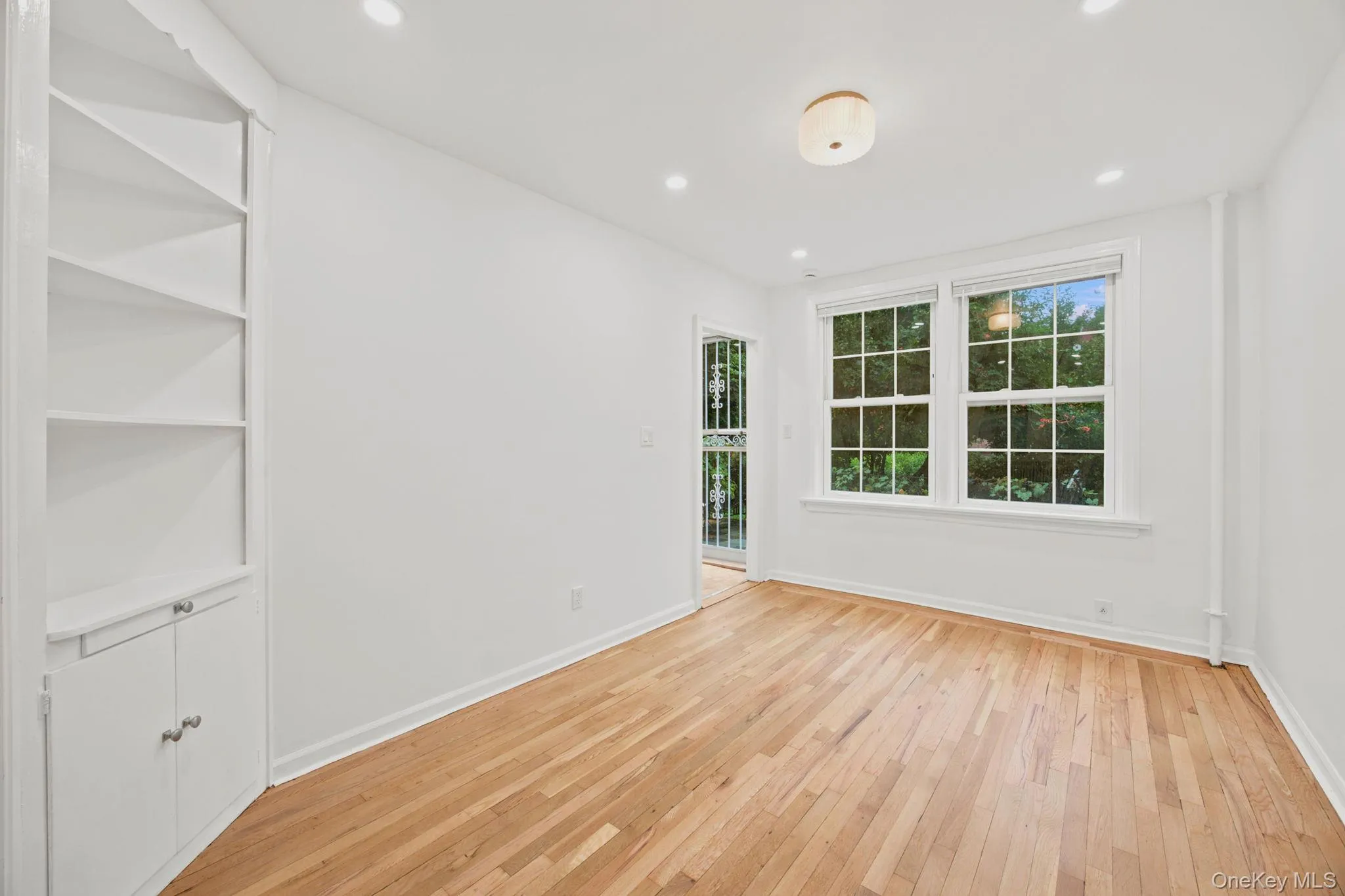 39-27 49th Street, New York, NY, 3 Bedrooms Bedrooms, 6 Rooms Rooms,1 BathroomBathrooms,Residential,For Rent,49th,0,1046584 39-27 49th Street, New York, NY, 3 Bedrooms Bedrooms, 6 Rooms Rooms,1 BathroomBathrooms,Residential,For Rent,49th,0,1046584