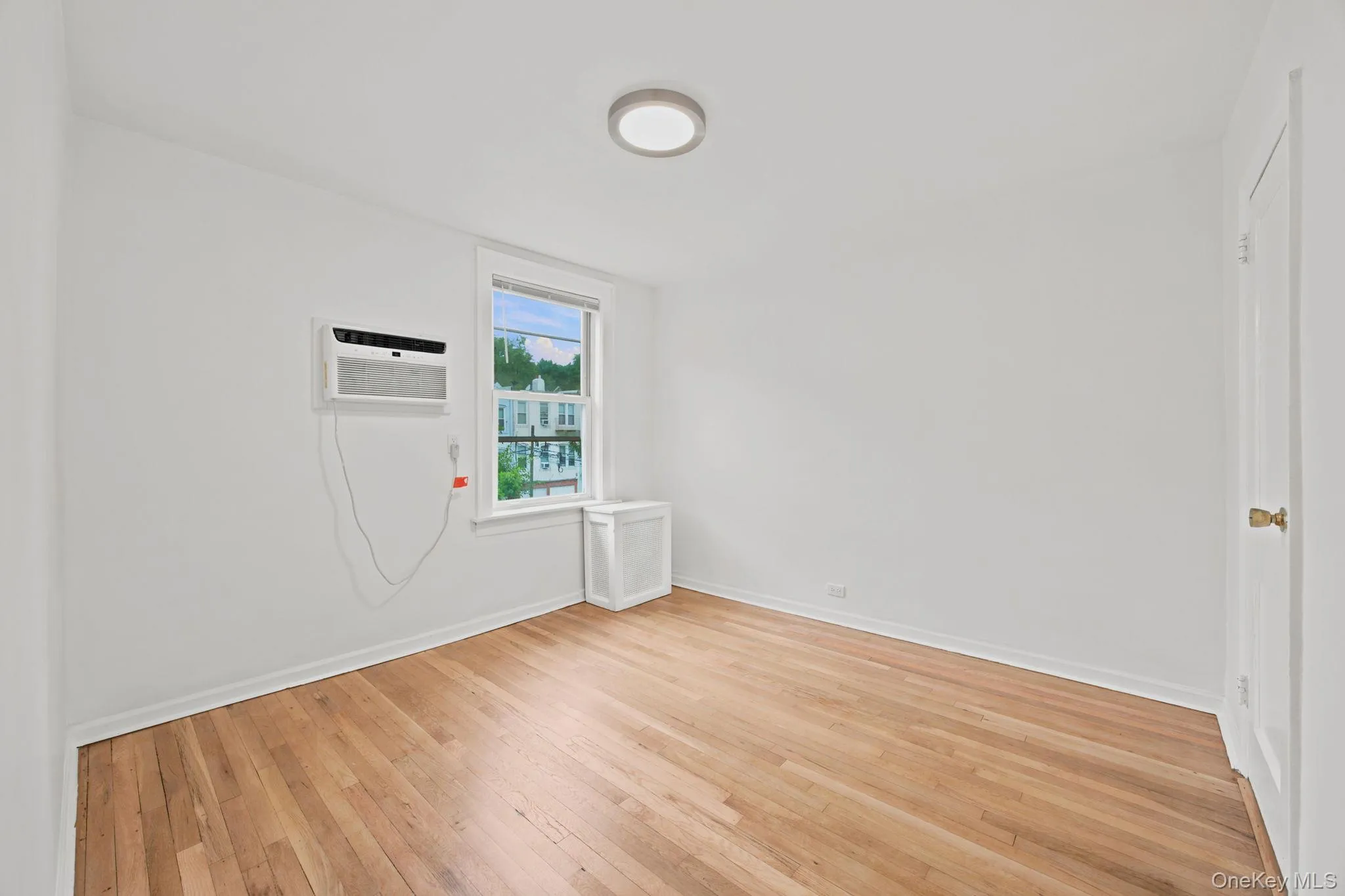 39-27 49th Street, New York, NY, 3 Bedrooms Bedrooms, 6 Rooms Rooms,1 BathroomBathrooms,Residential,For Rent,49th,0,1046584 39-27 49th Street, New York, NY, 3 Bedrooms Bedrooms, 6 Rooms Rooms,1 BathroomBathrooms,Residential,For Rent,49th,0,1046584