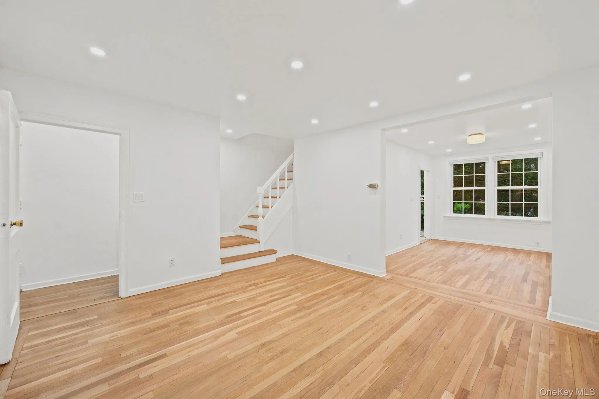 39-27 49th Street, New York, NY, 3 Bedrooms Bedrooms, 6 Rooms Rooms,1 BathroomBathrooms,Residential,For Rent,49th,0,1046584 39-27 49th Street, New York, NY, 3 Bedrooms Bedrooms, 6 Rooms Rooms,1 BathroomBathrooms,Residential,For Rent,49th,0,1046584