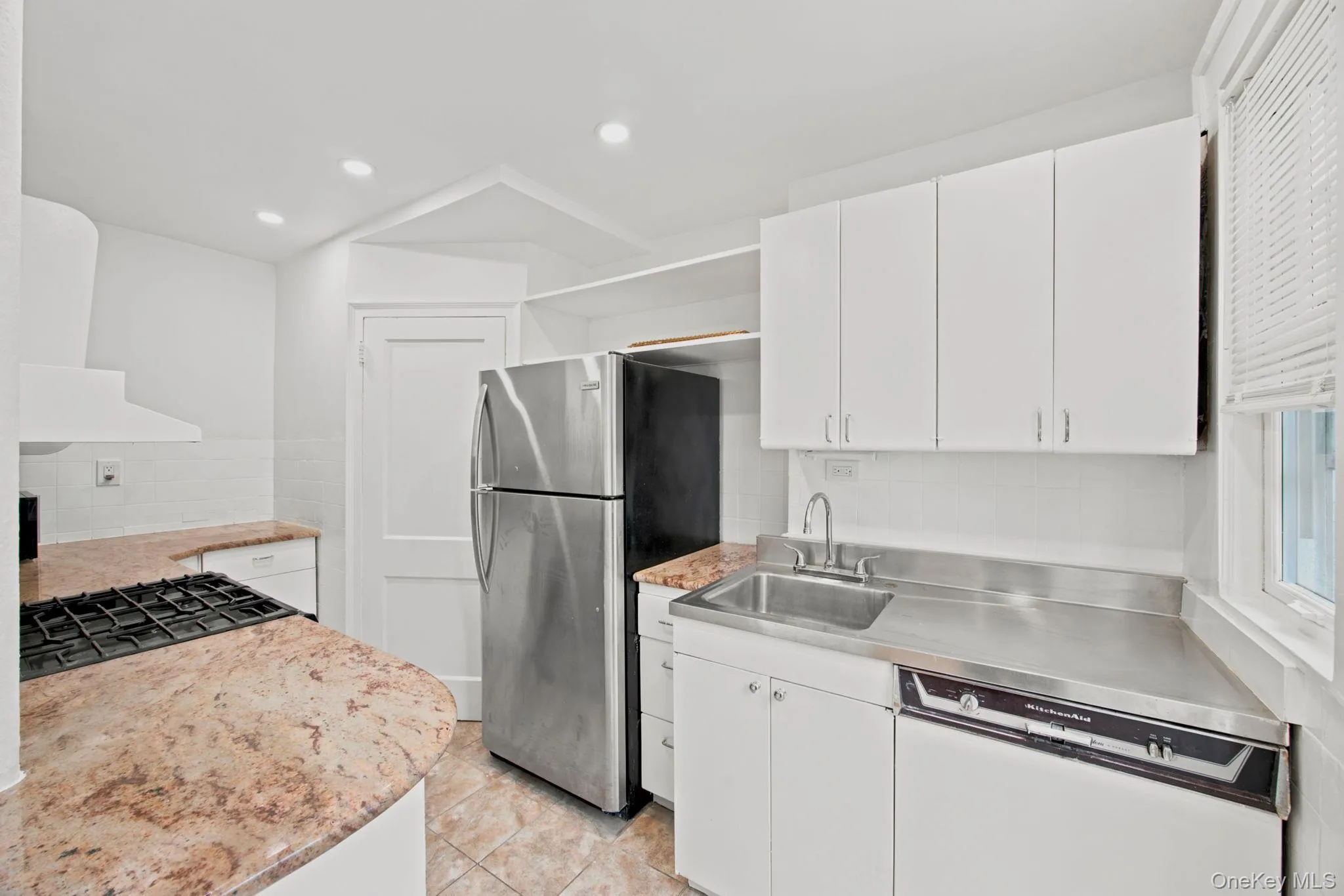 39-27 49th Street, New York, NY, 3 Bedrooms Bedrooms, 6 Rooms Rooms,1 BathroomBathrooms,Residential,For Rent,49th,0,1046584 39-27 49th Street, New York, NY, 3 Bedrooms Bedrooms, 6 Rooms Rooms,1 BathroomBathrooms,Residential,For Rent,49th,0,1046584