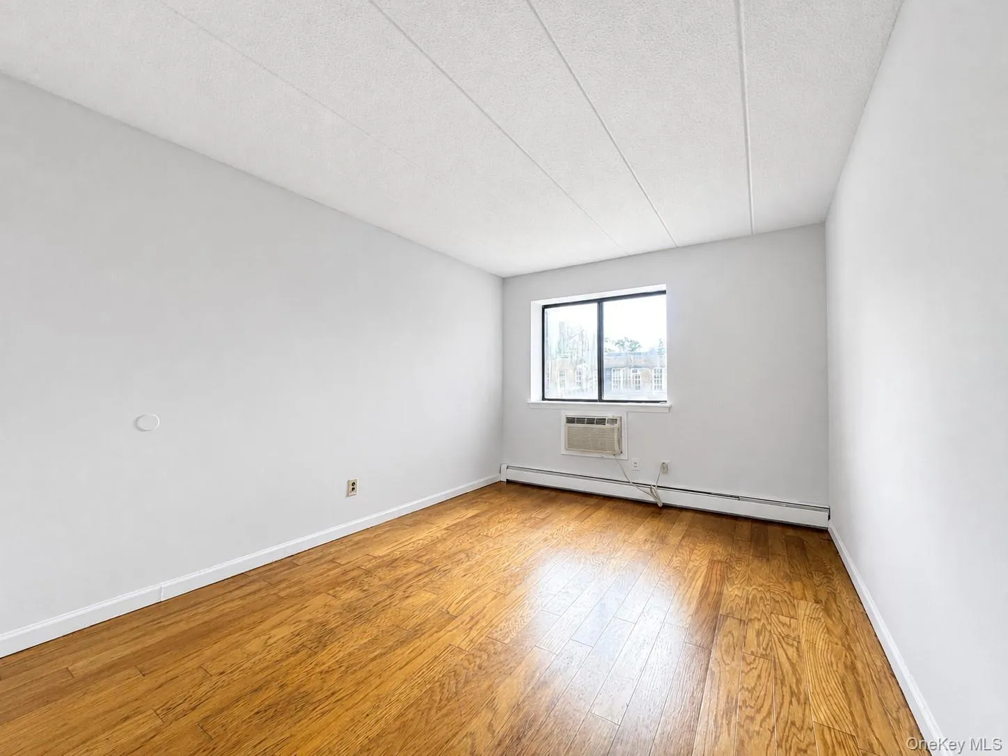 13935 35th Avenue, New York, NY, 1 Bedroom Bedrooms, 3 Rooms Rooms,1 BathroomBathrooms,Residential,For Rent,35th,0,1046592 13935 35th Avenue, New York, NY, 1 Bedroom Bedrooms, 3 Rooms Rooms,1 BathroomBathrooms,Residential,For Rent,35th,0,1046592