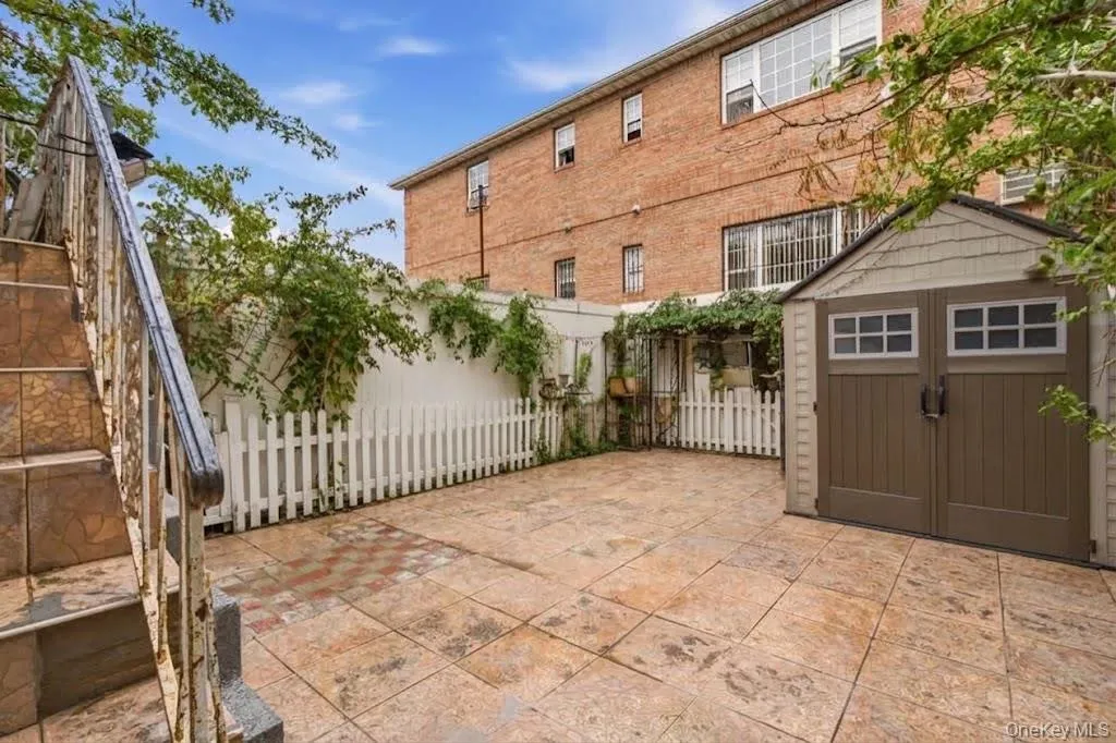 902 232nd Street, New York, NY, 5 Bedrooms Bedrooms, 9 Rooms Rooms,2 BathroomsBathrooms,Residential,For Rent,232nd,0,1046594 902 232nd Street, New York, NY, 5 Bedrooms Bedrooms, 9 Rooms Rooms,2 BathroomsBathrooms,Residential,For Rent,232nd,0,1046594