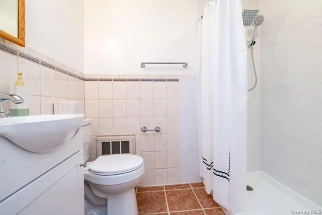 116 Greenway Road, Hempstead, NY, 1 Bedroom Bedrooms, 4 Rooms Rooms,1 BathroomBathrooms,Residential Lease,For Rent,Greenway,0,1046608 116 Greenway Road, Hempstead, NY, 1 Bedroom Bedrooms, 4 Rooms Rooms,1 BathroomBathrooms,Residential Lease,For Rent,Greenway,0,1046608