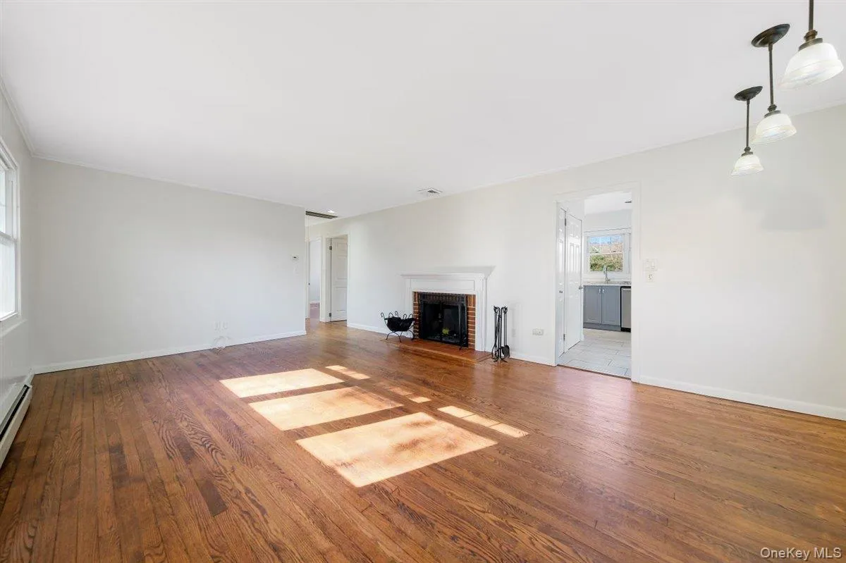 22 Quaker Hill Road, Monroe, NY, 3 Bedrooms Bedrooms, 6 Rooms Rooms,1 BathroomBathrooms,Residential Lease,For Rent,Quaker Hill,0,1046614 22 Quaker Hill Road, Monroe, NY, 3 Bedrooms Bedrooms, 6 Rooms Rooms,1 BathroomBathrooms,Residential Lease,For Rent,Quaker Hill,0,1046614