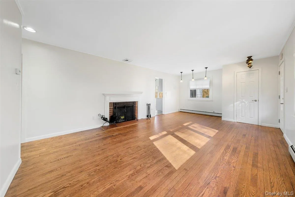 22 Quaker Hill Road, Monroe, NY, 3 Bedrooms Bedrooms, 6 Rooms Rooms,1 BathroomBathrooms,Residential Lease,For Rent,Quaker Hill,0,1046614 22 Quaker Hill Road, Monroe, NY, 3 Bedrooms Bedrooms, 6 Rooms Rooms,1 BathroomBathrooms,Residential Lease,For Rent,Quaker Hill,0,1046614