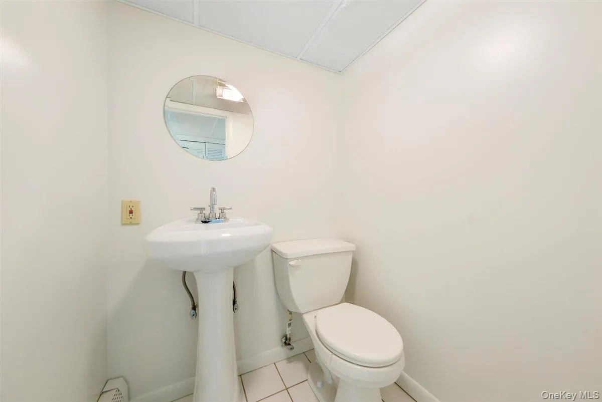 22 Quaker Hill Road, Monroe, NY, 3 Bedrooms Bedrooms, 6 Rooms Rooms,1 BathroomBathrooms,Residential Lease,For Rent,Quaker Hill,0,1046614 22 Quaker Hill Road, Monroe, NY, 3 Bedrooms Bedrooms, 6 Rooms Rooms,1 BathroomBathrooms,Residential Lease,For Rent,Quaker Hill,0,1046614