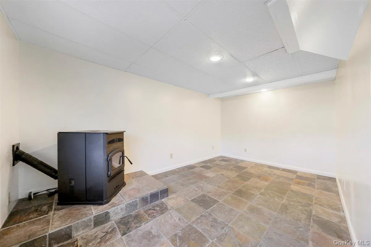 22 Quaker Hill Road, Monroe, NY, 3 Bedrooms Bedrooms, 6 Rooms Rooms,1 BathroomBathrooms,Residential Lease,For Rent,Quaker Hill,0,1046614 22 Quaker Hill Road, Monroe, NY, 3 Bedrooms Bedrooms, 6 Rooms Rooms,1 BathroomBathrooms,Residential Lease,For Rent,Quaker Hill,0,1046614