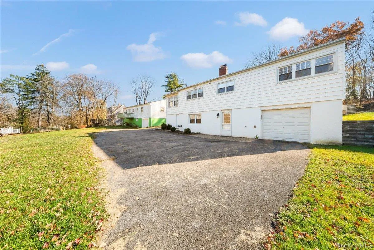 22 Quaker Hill Road, Monroe, NY, 3 Bedrooms Bedrooms, 6 Rooms Rooms,1 BathroomBathrooms,Residential Lease,For Rent,Quaker Hill,0,1046614 22 Quaker Hill Road, Monroe, NY, 3 Bedrooms Bedrooms, 6 Rooms Rooms,1 BathroomBathrooms,Residential Lease,For Rent,Quaker Hill,0,1046614
