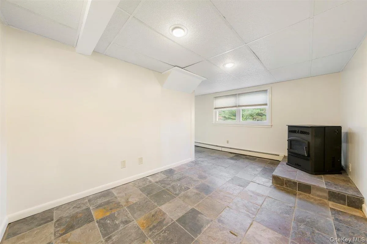 22 Quaker Hill Road, Monroe, NY, 3 Bedrooms Bedrooms, 6 Rooms Rooms,1 BathroomBathrooms,Residential Lease,For Rent,Quaker Hill,0,1046614 22 Quaker Hill Road, Monroe, NY, 3 Bedrooms Bedrooms, 6 Rooms Rooms,1 BathroomBathrooms,Residential Lease,For Rent,Quaker Hill,0,1046614